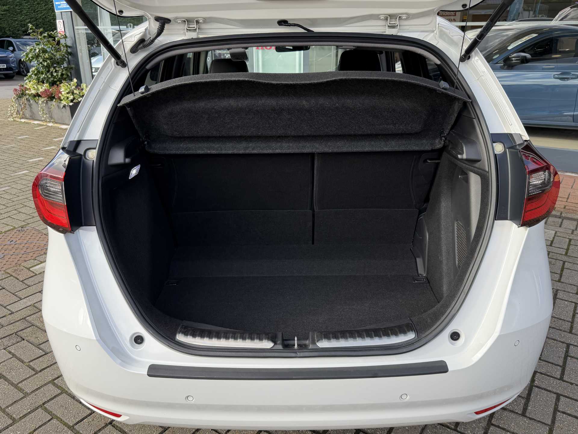 Honda Jazz 1.5 i-MMD Hybrid EX 5dr eCVT - Image 13