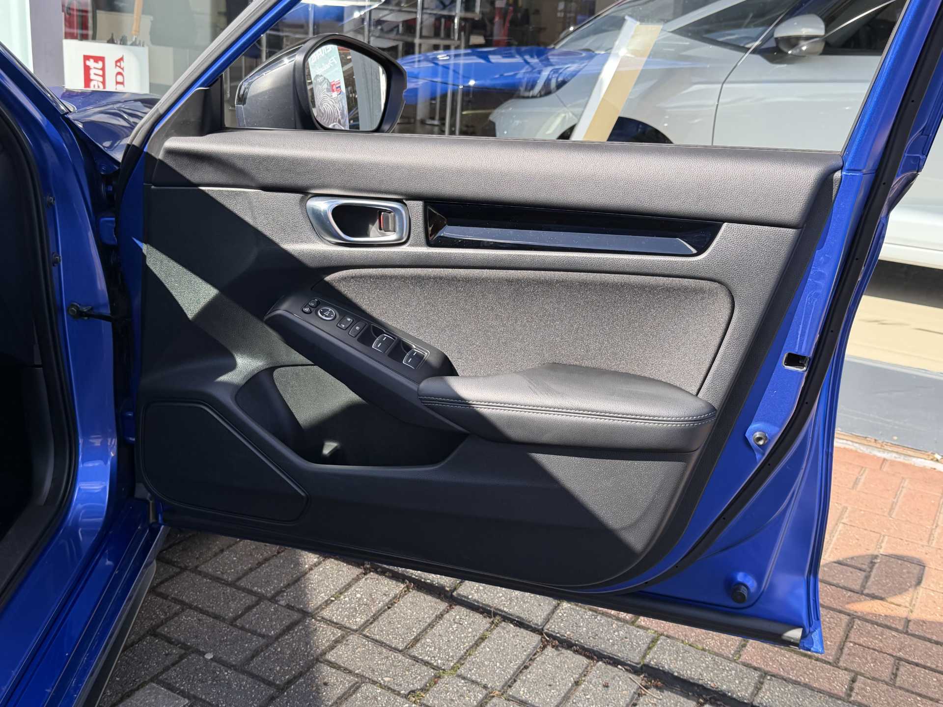 Honda Civic 2.0 eHEV Sport 5dr CVT - Image 17