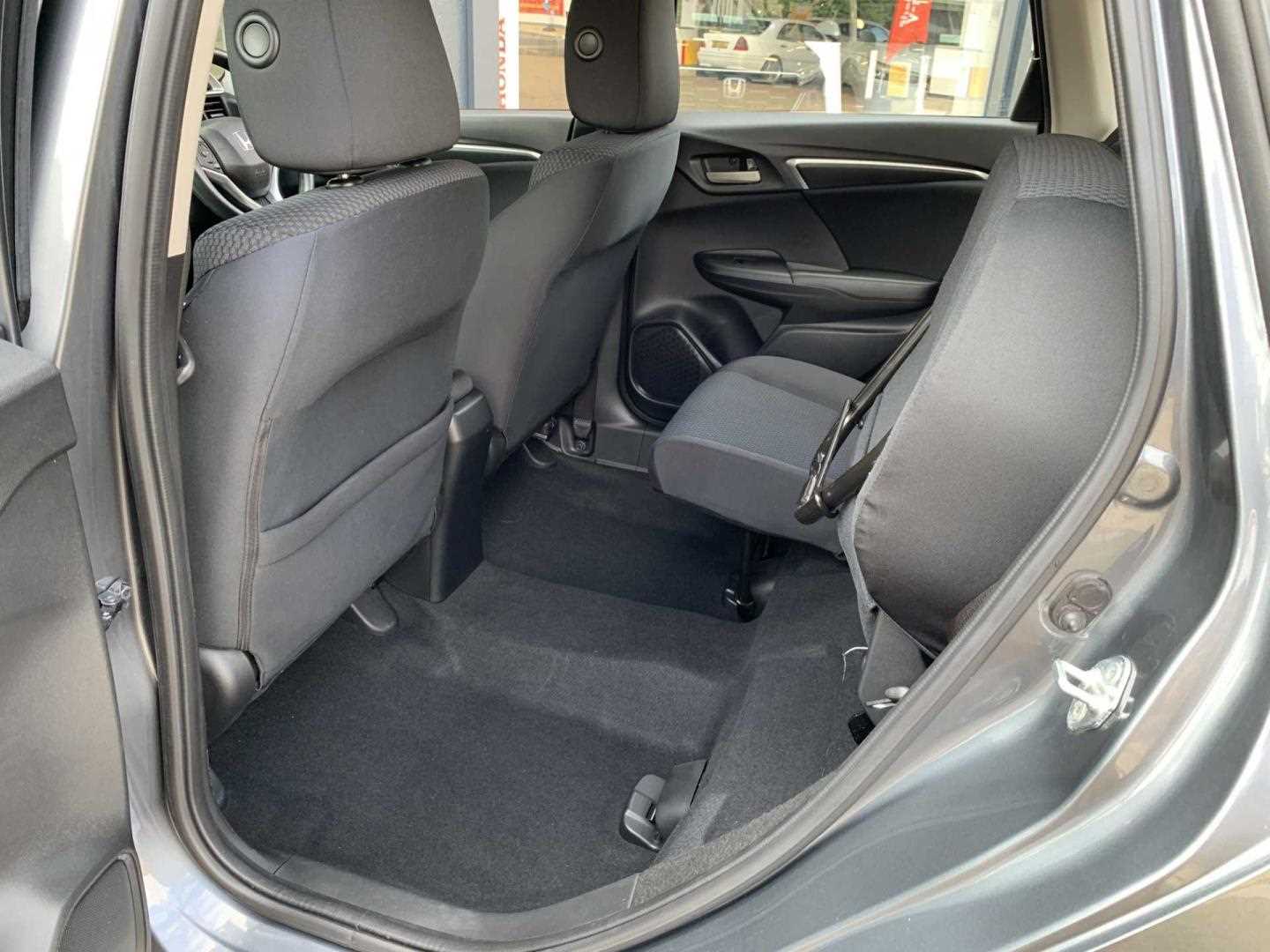 Honda JAZZ 1.3 i-VTEC SE 5dr - Image 18