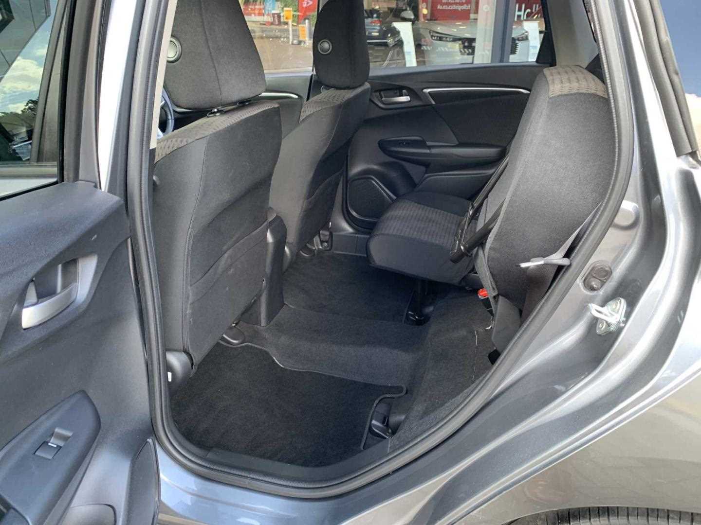 Honda JAZZ 1.3 i-VTEC EX Navi 5dr CVT - Image 18