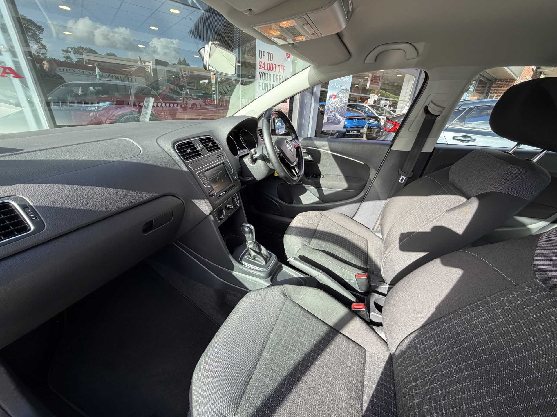 Volkswagen POLO 1.2 TSI SE 5dr DSG — image 2