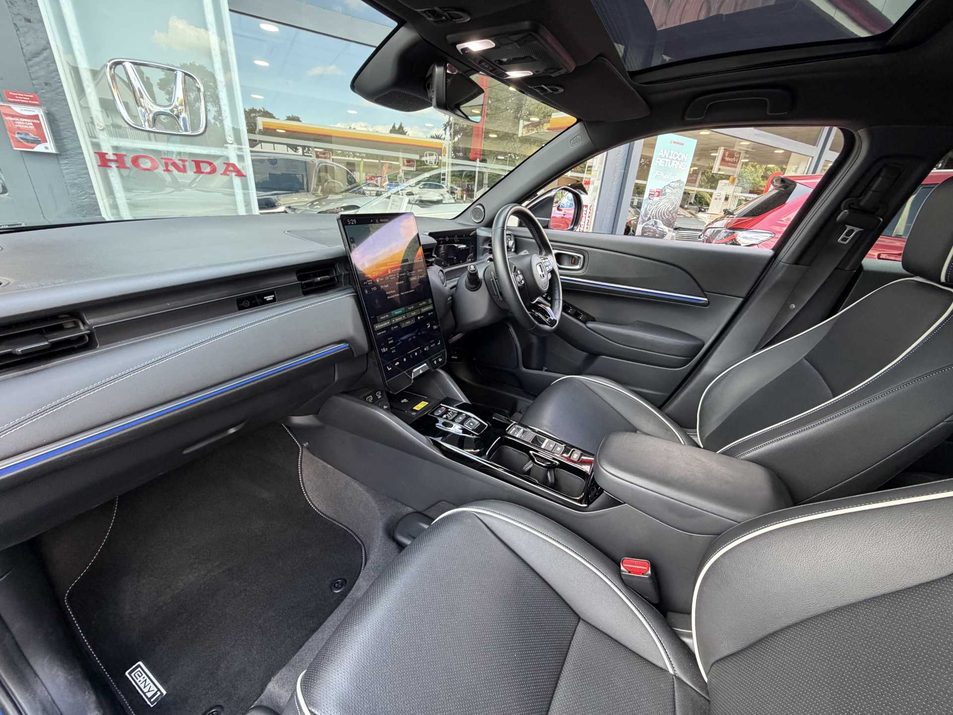 Honda e-Ny1 150kW Advance 69kWh 5dr Auto - Image 2