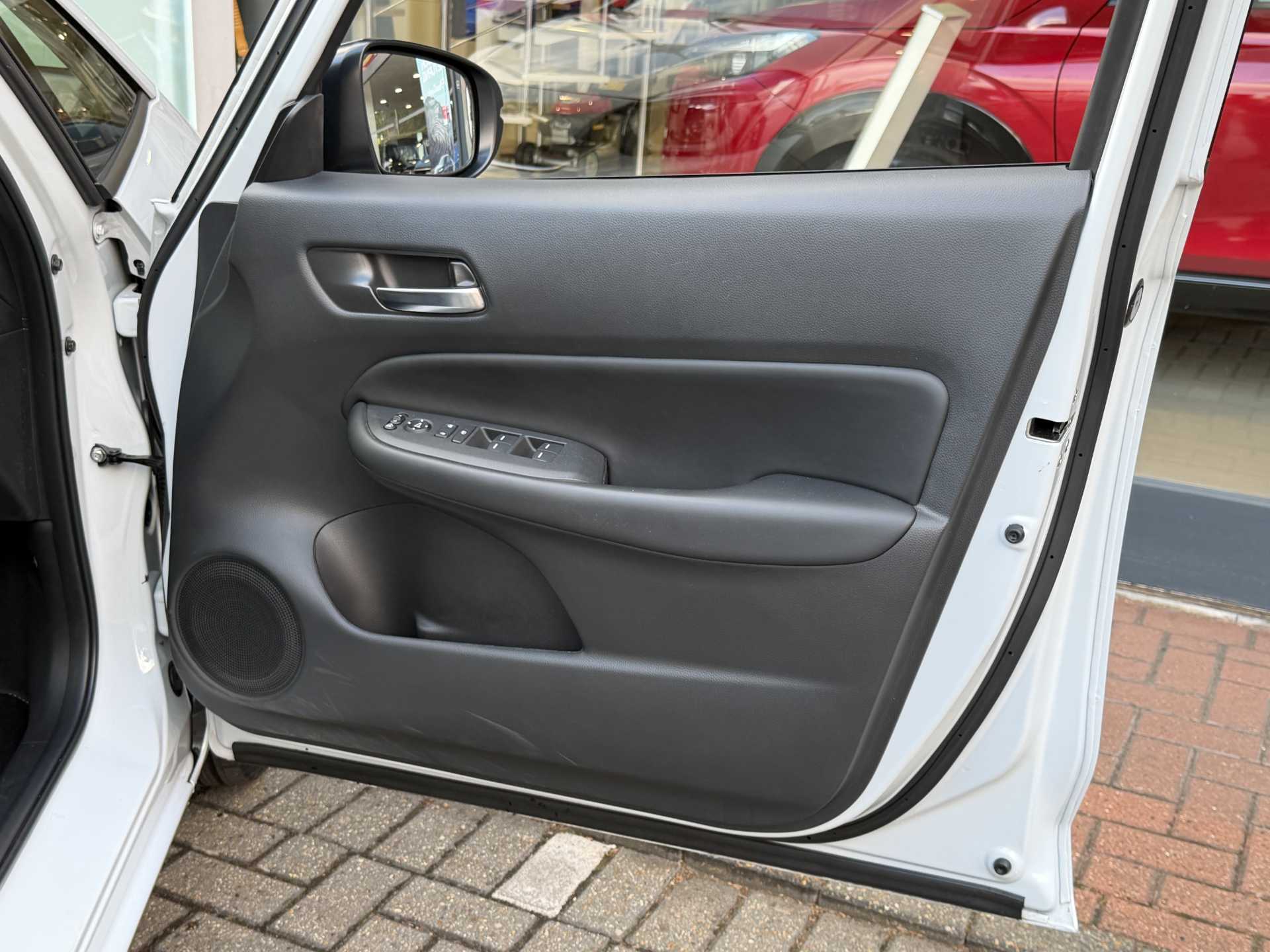 Honda Jazz 1.5 i-MMD Hybrid EX 5dr eCVT — image 17