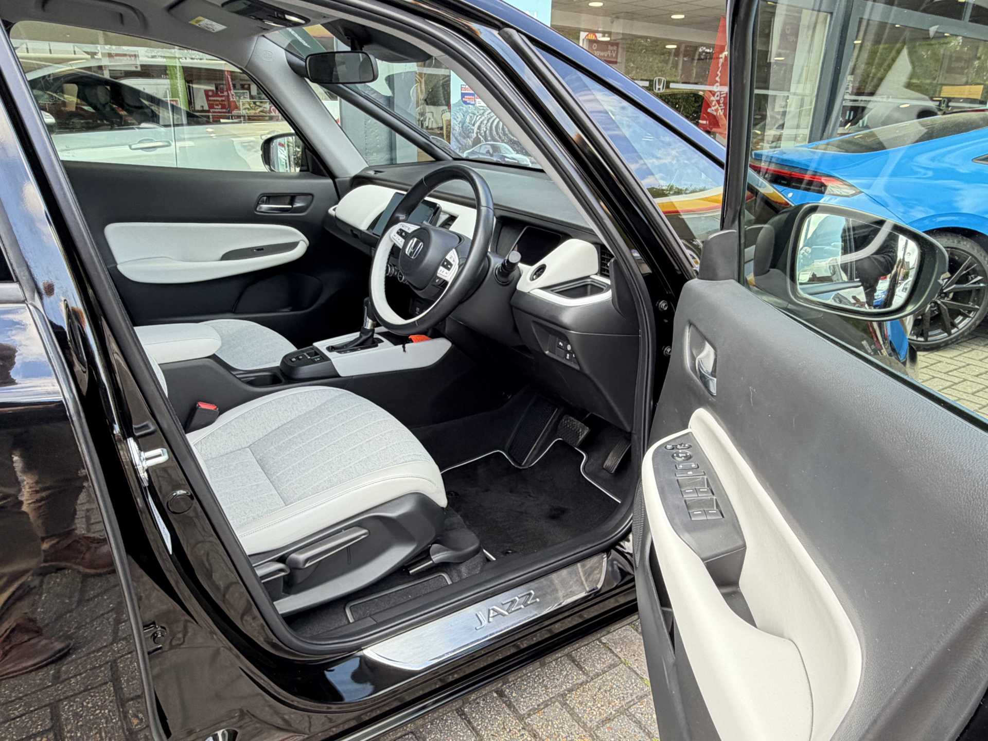 Honda Jazz 1.5 i-MMD Hybrid EX 5dr eCVT - Image 15