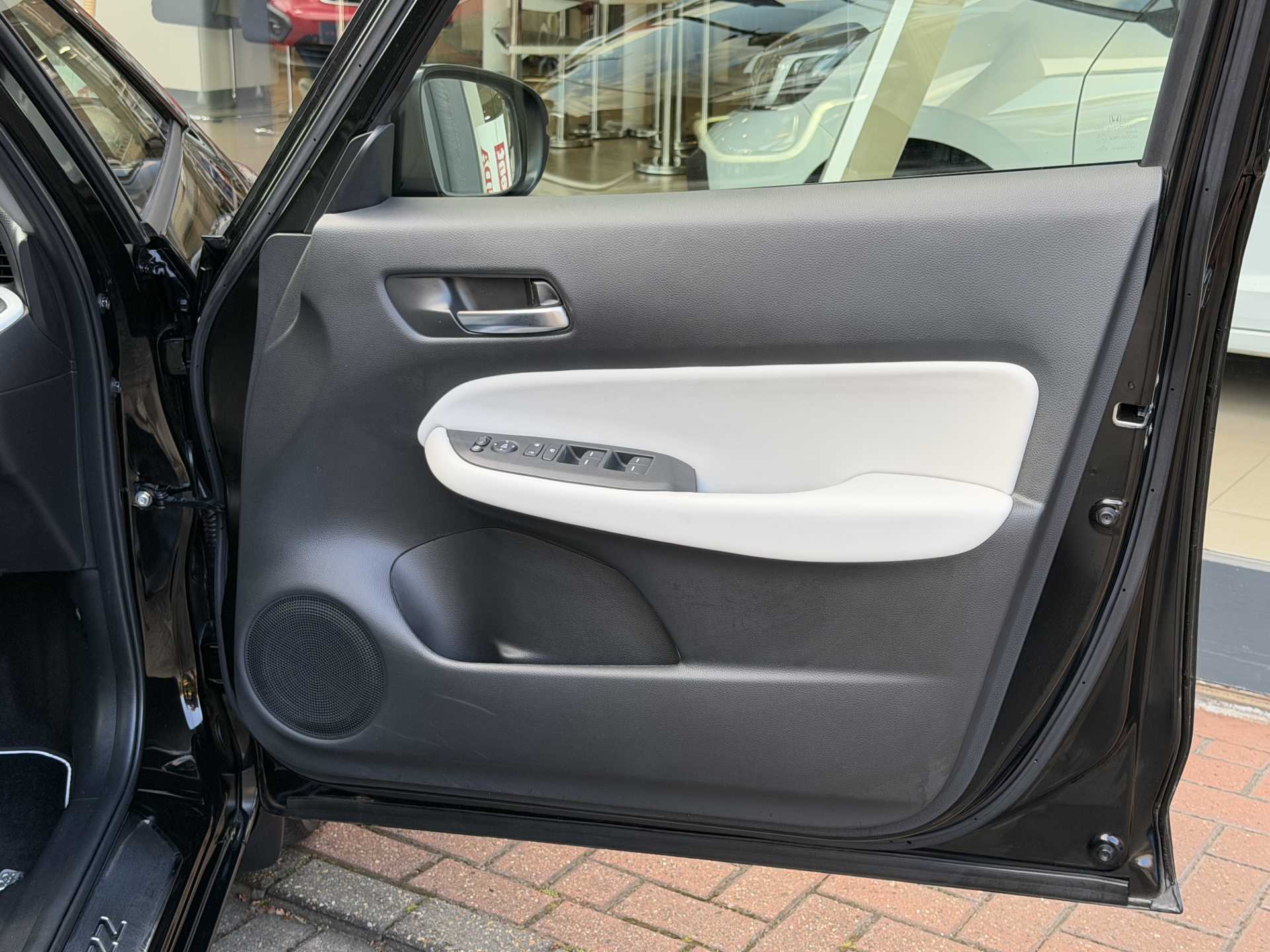 Honda Jazz 1.5 i-MMD Hybrid EX 5dr eCVT - Image 17