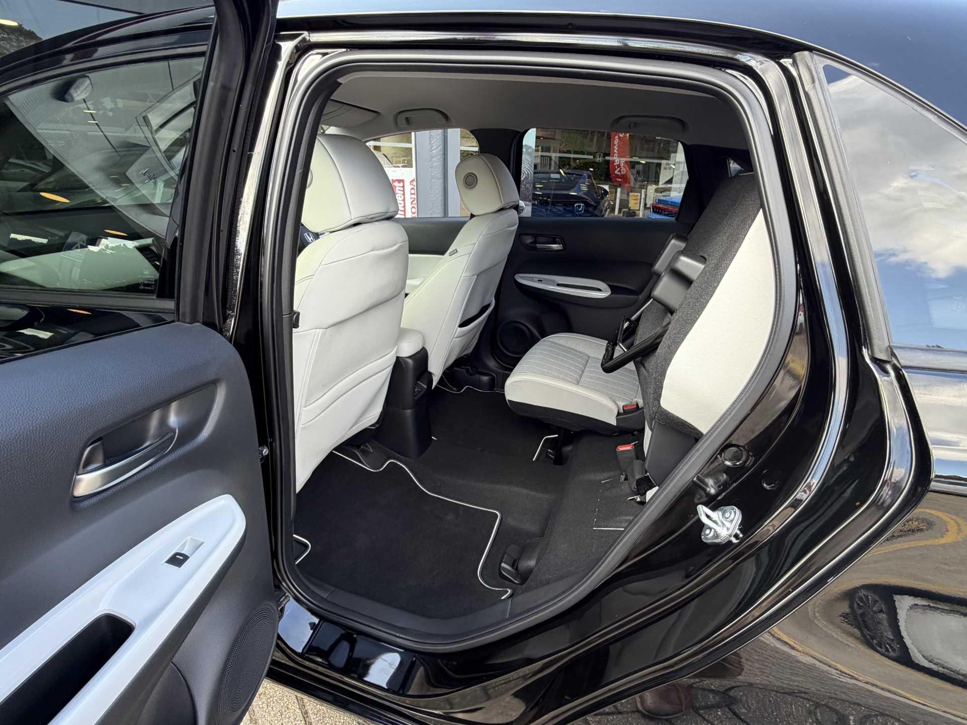 Honda Jazz 1.5 i-MMD Hybrid EX 5dr eCVT - Image 18