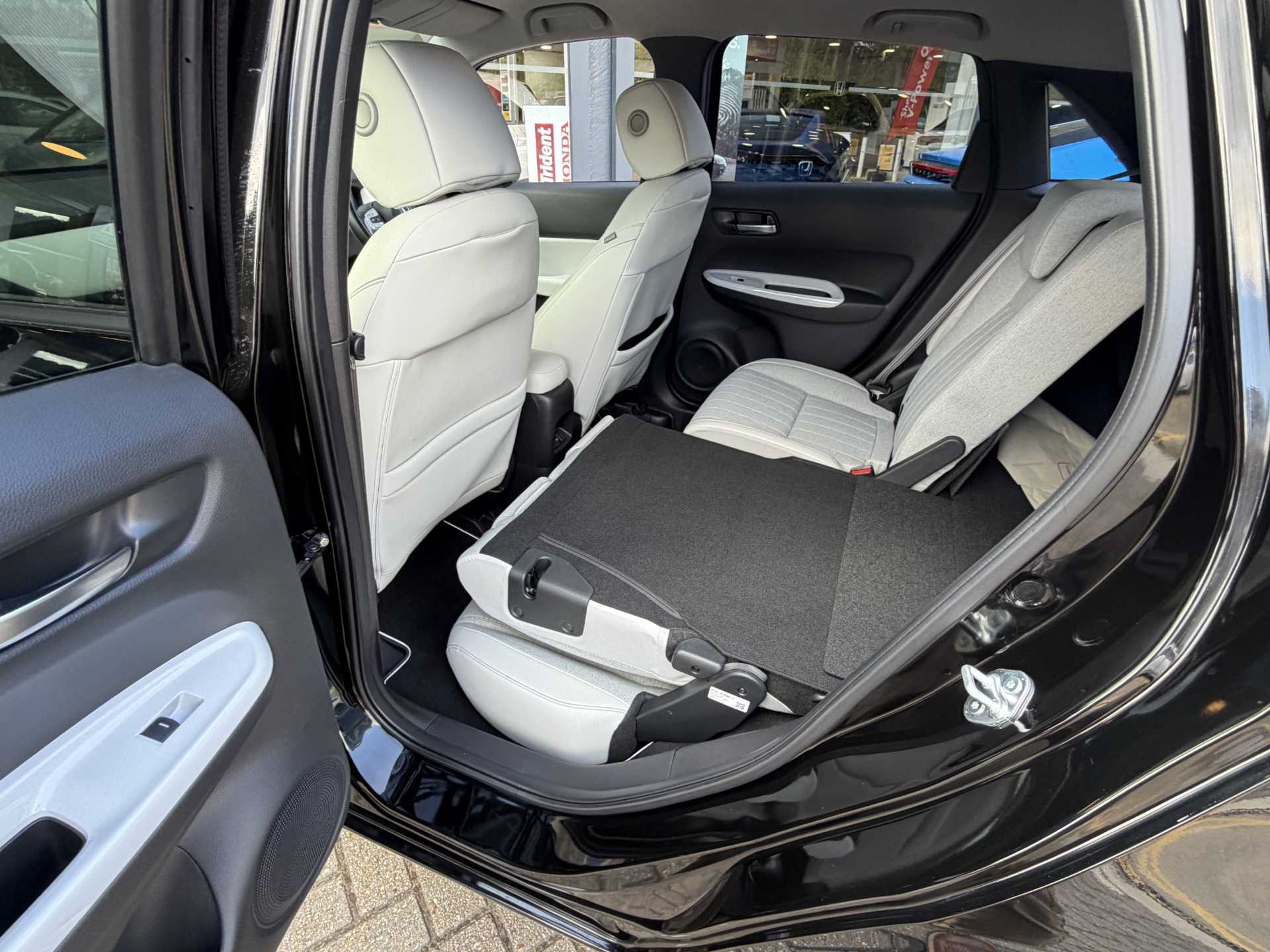 Honda Jazz 1.5 i-MMD Hybrid EX 5dr eCVT - Image 19