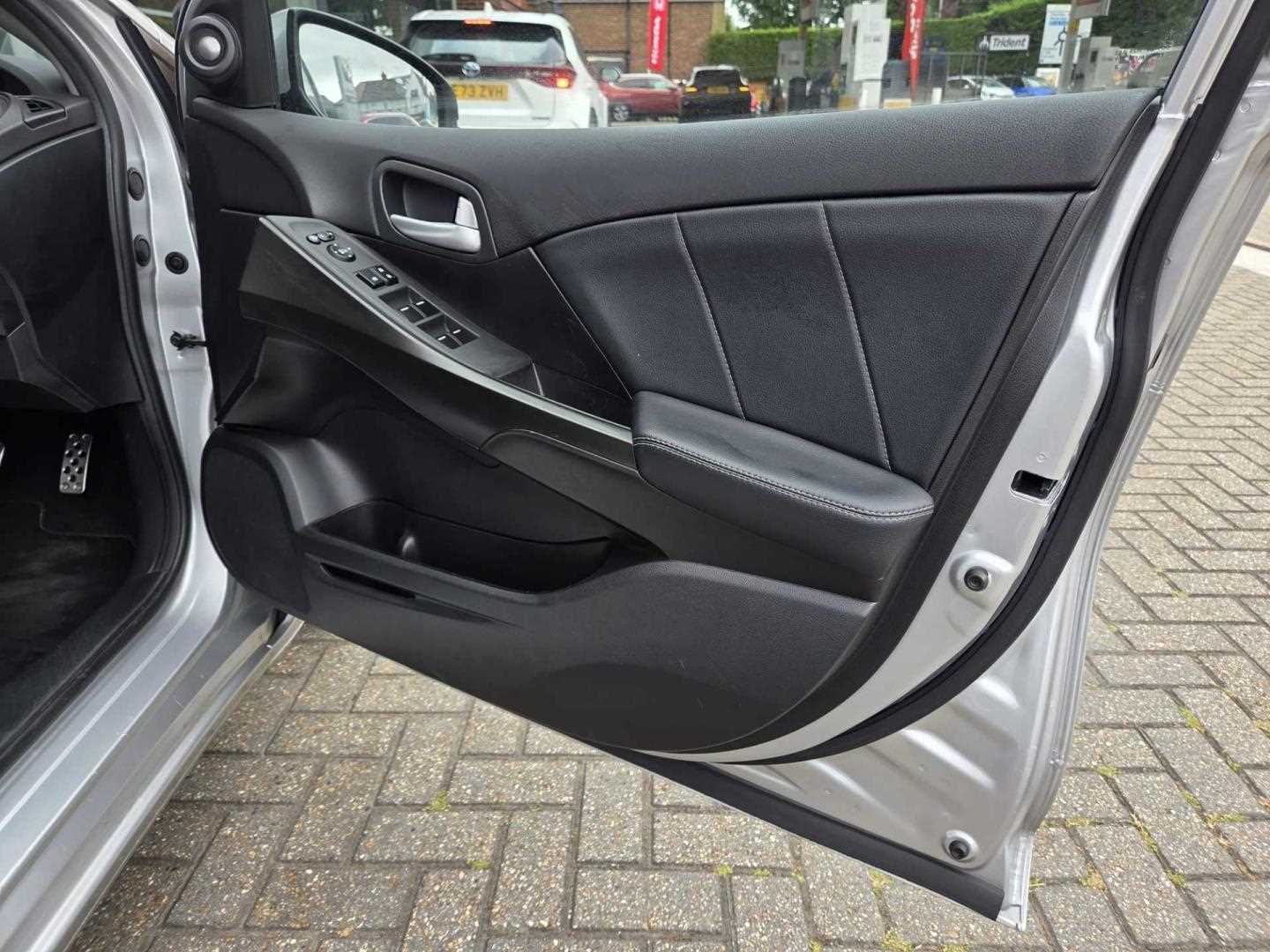 Honda CIVIC 1.8 i-VTEC EX GT 5dr - Image 17