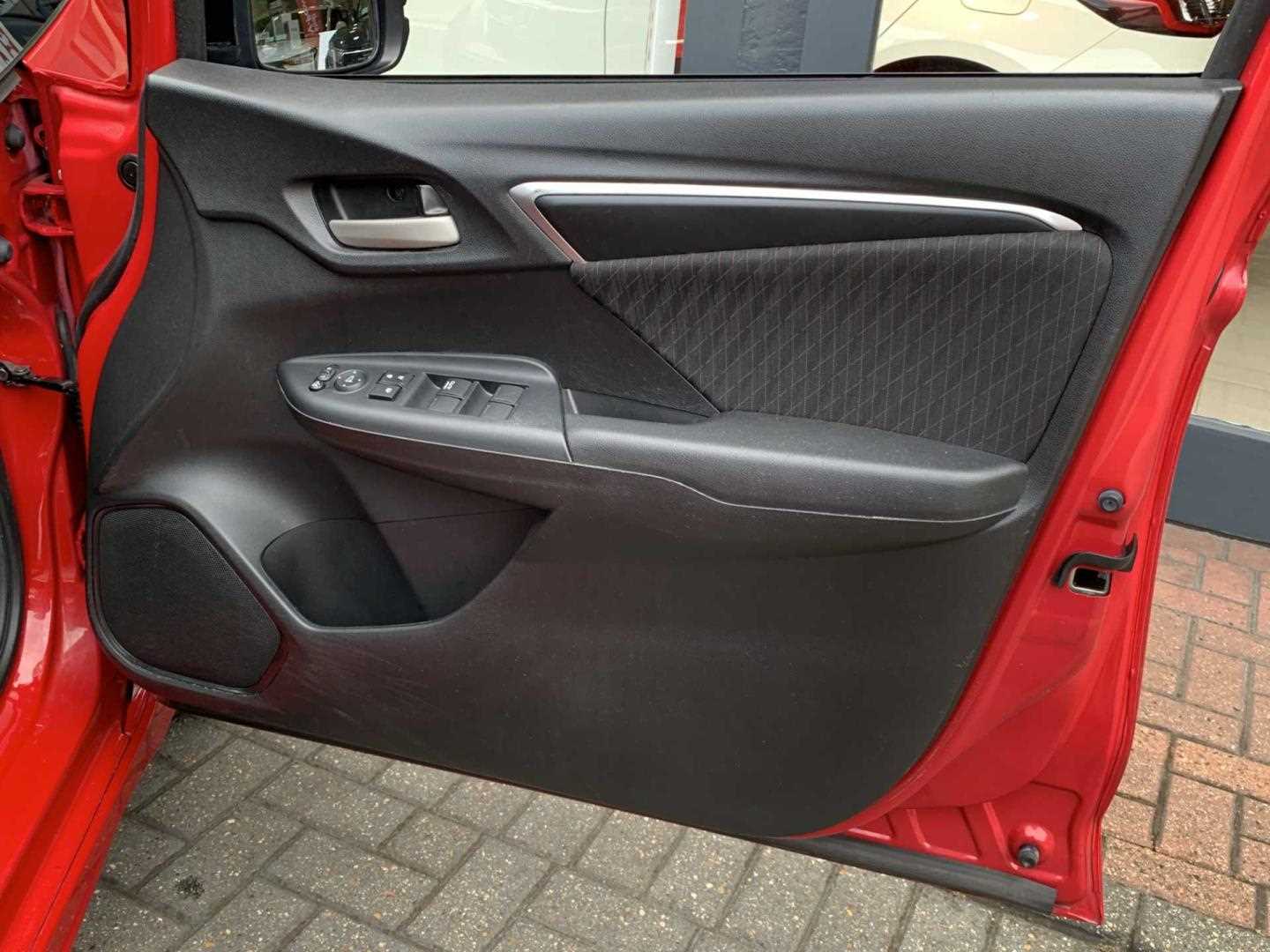 Honda Jazz 1.5 i-VTEC Sport Navi 5dr - Image 17