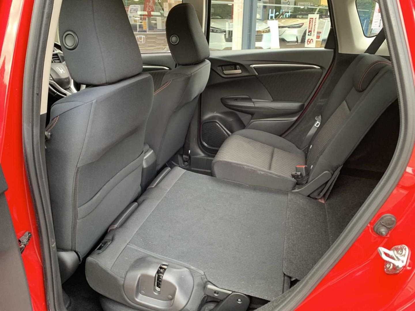 Honda JAZZ 1.5 i-VTEC Sport Navi 5dr - Image 19