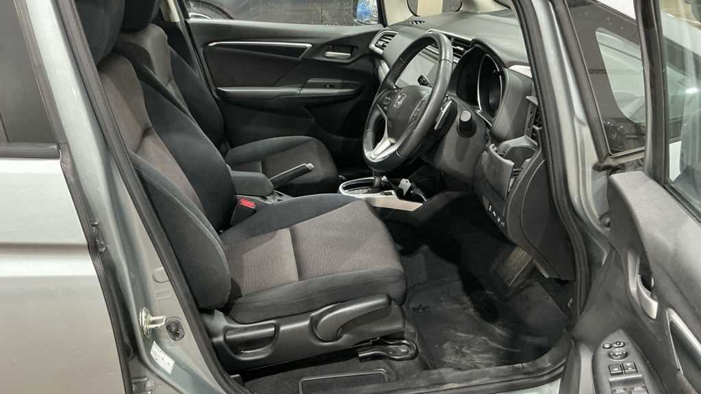 Honda JAZZ 1.3 EX 5dr CVT - Image 2