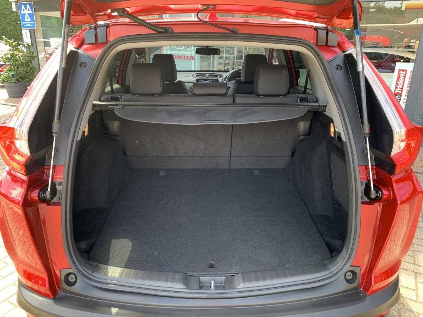 Honda CR-V 2.0 i-MMD Hybrid SR 2WD 5dr eCVT - Image 13