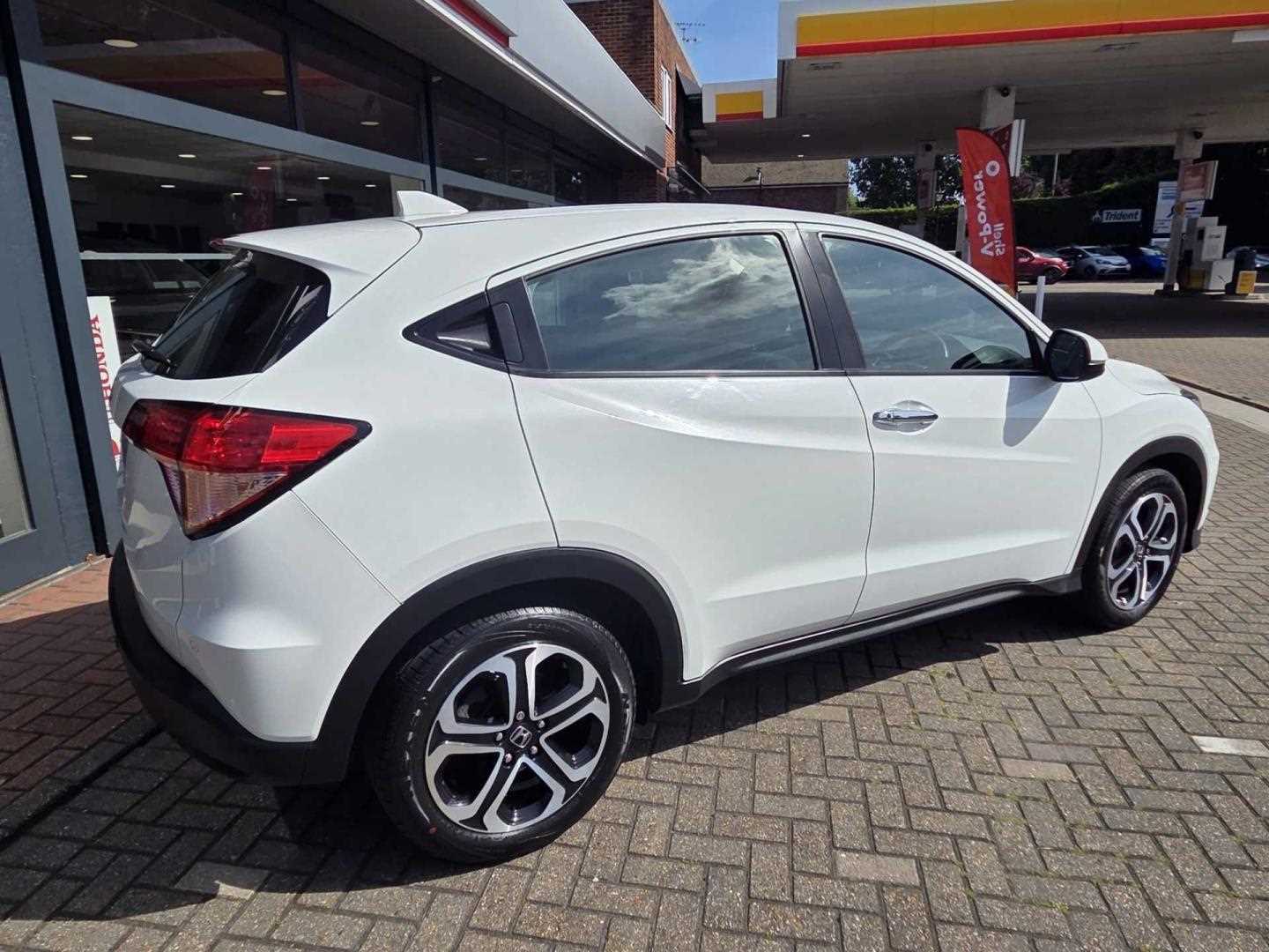 Honda HR-V 1.5 i-VTEC SE Navi CVT 5dr - Image 12