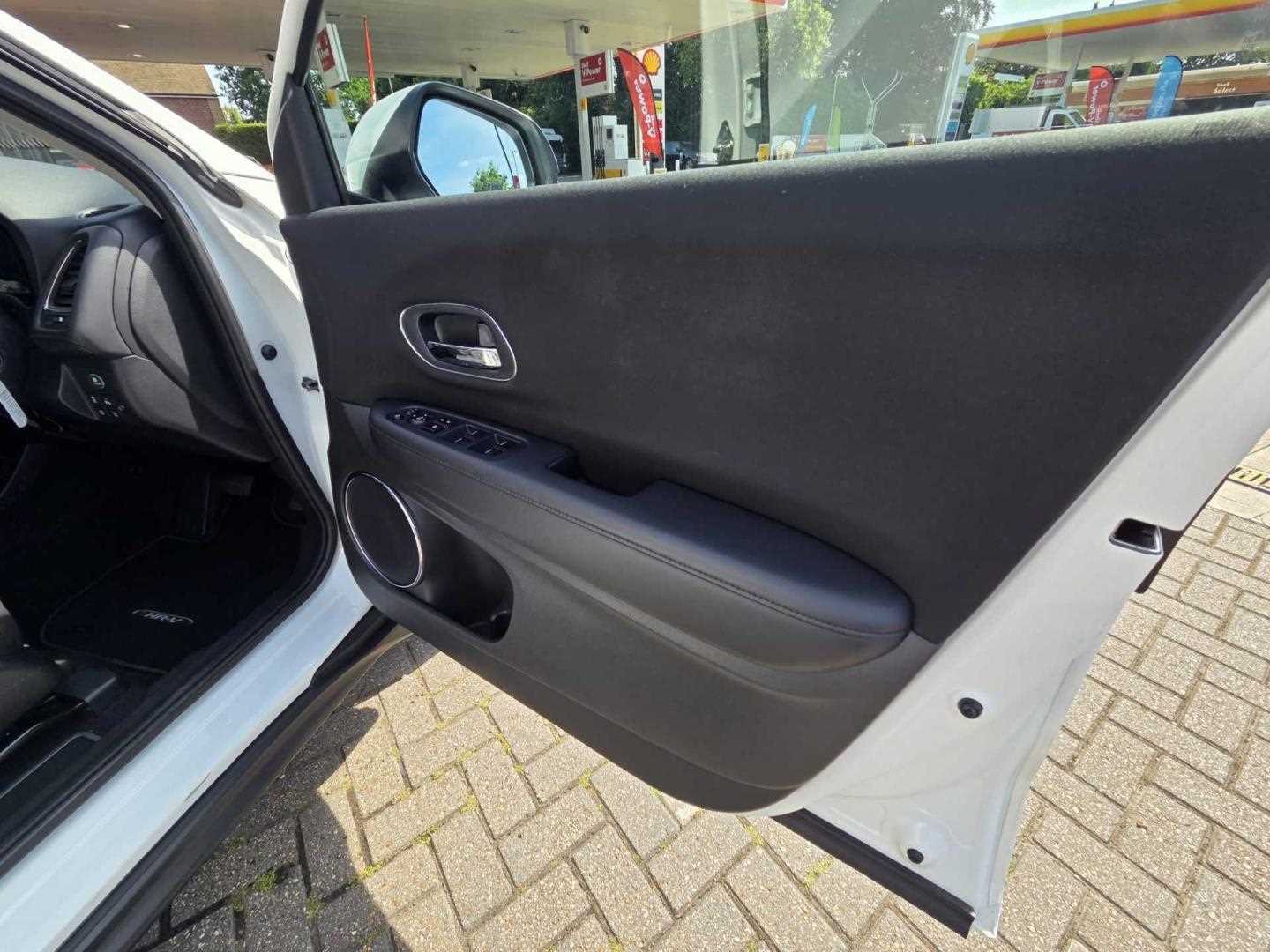 Honda HR-V 1.5 i-VTEC SE Navi CVT 5dr - Image 17