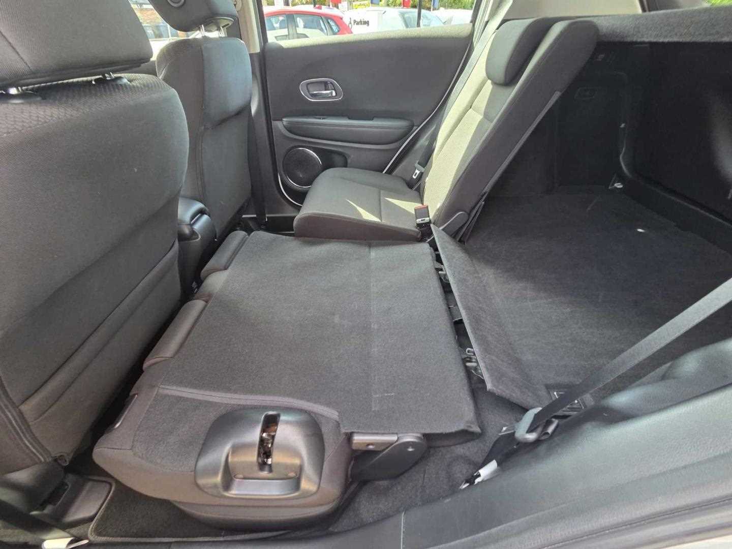 Honda HR-V 1.5 i-VTEC SE Navi CVT 5dr - Image 19