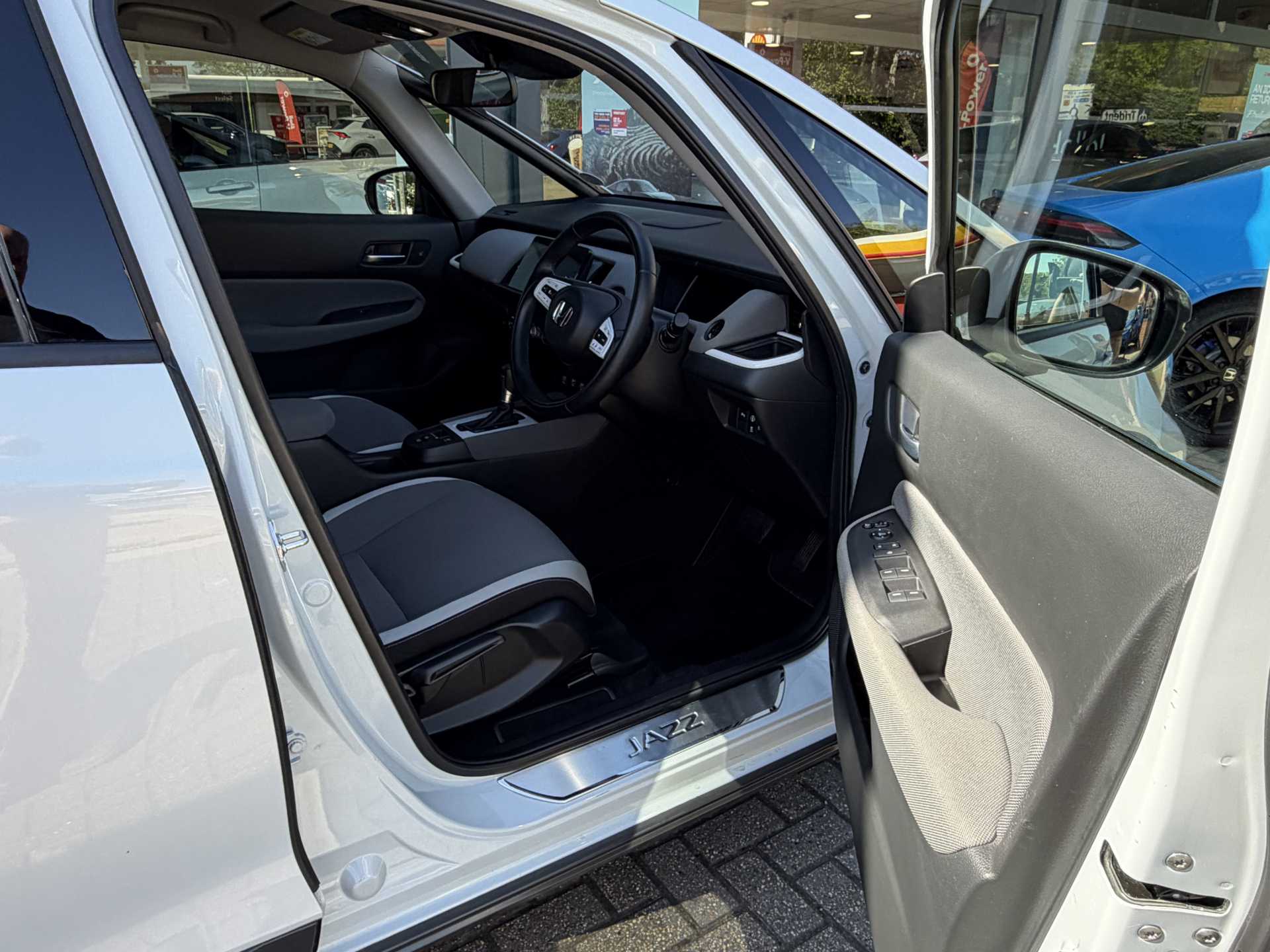 Honda Jazz 1.5 i-MMD Hybrid Crosstar EX 5dr eCVT - Image 15