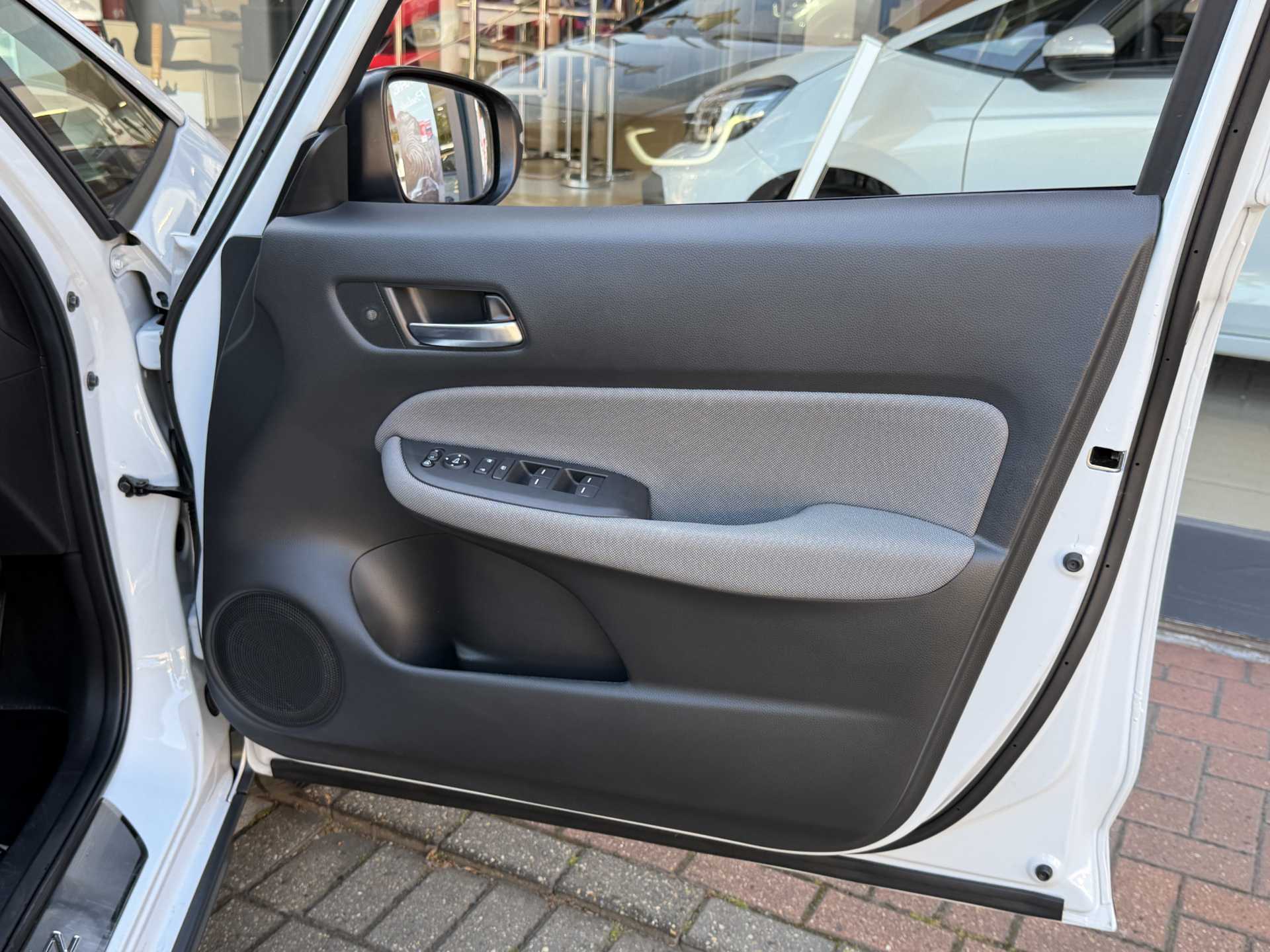 Honda Jazz 1.5 i-MMD Hybrid Crosstar EX 5dr eCVT - Image 17