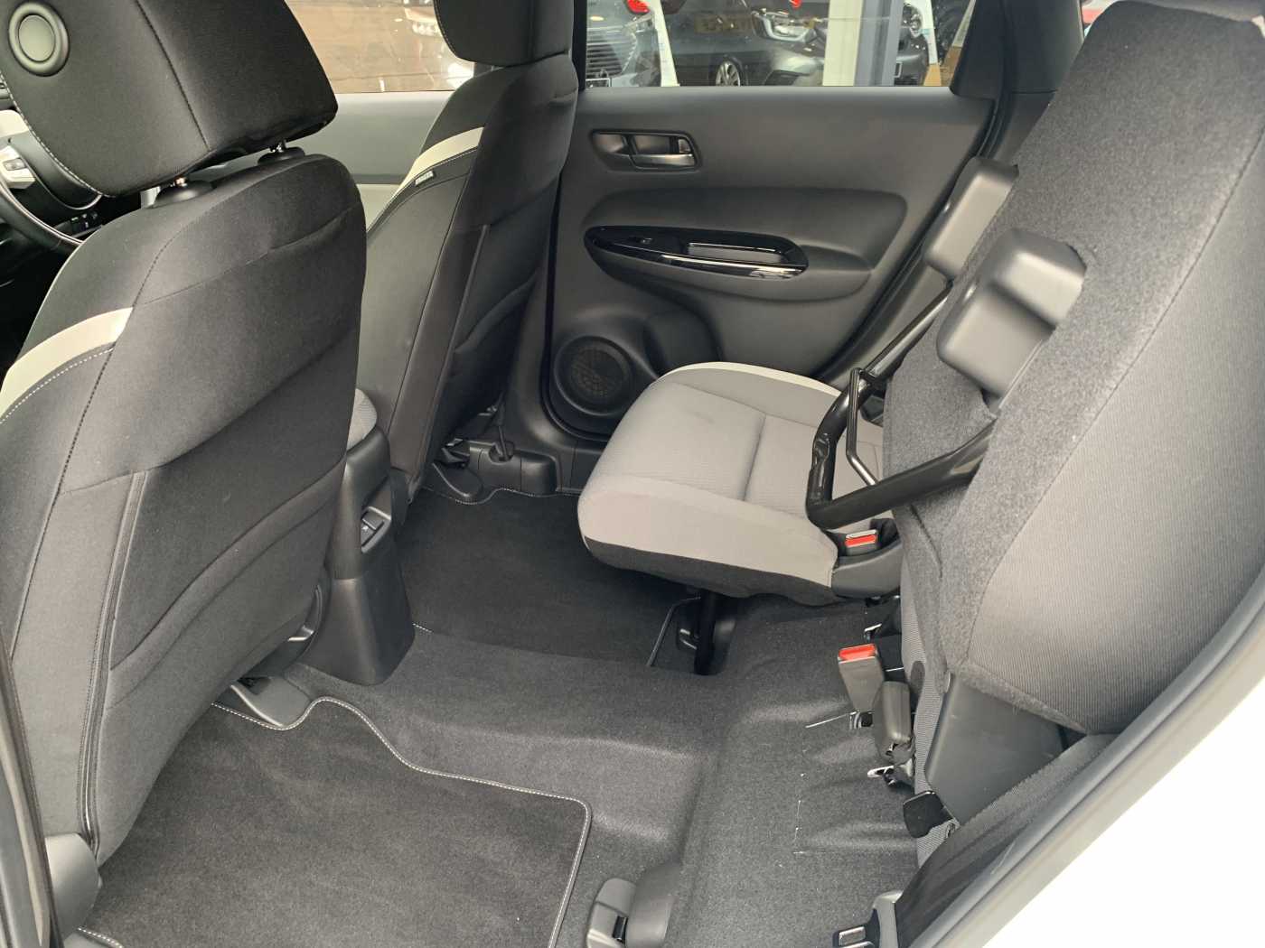 Honda Jazz 1.5 i-MMD Hybrid Crosstar EX 5dr eCVT - Image 18