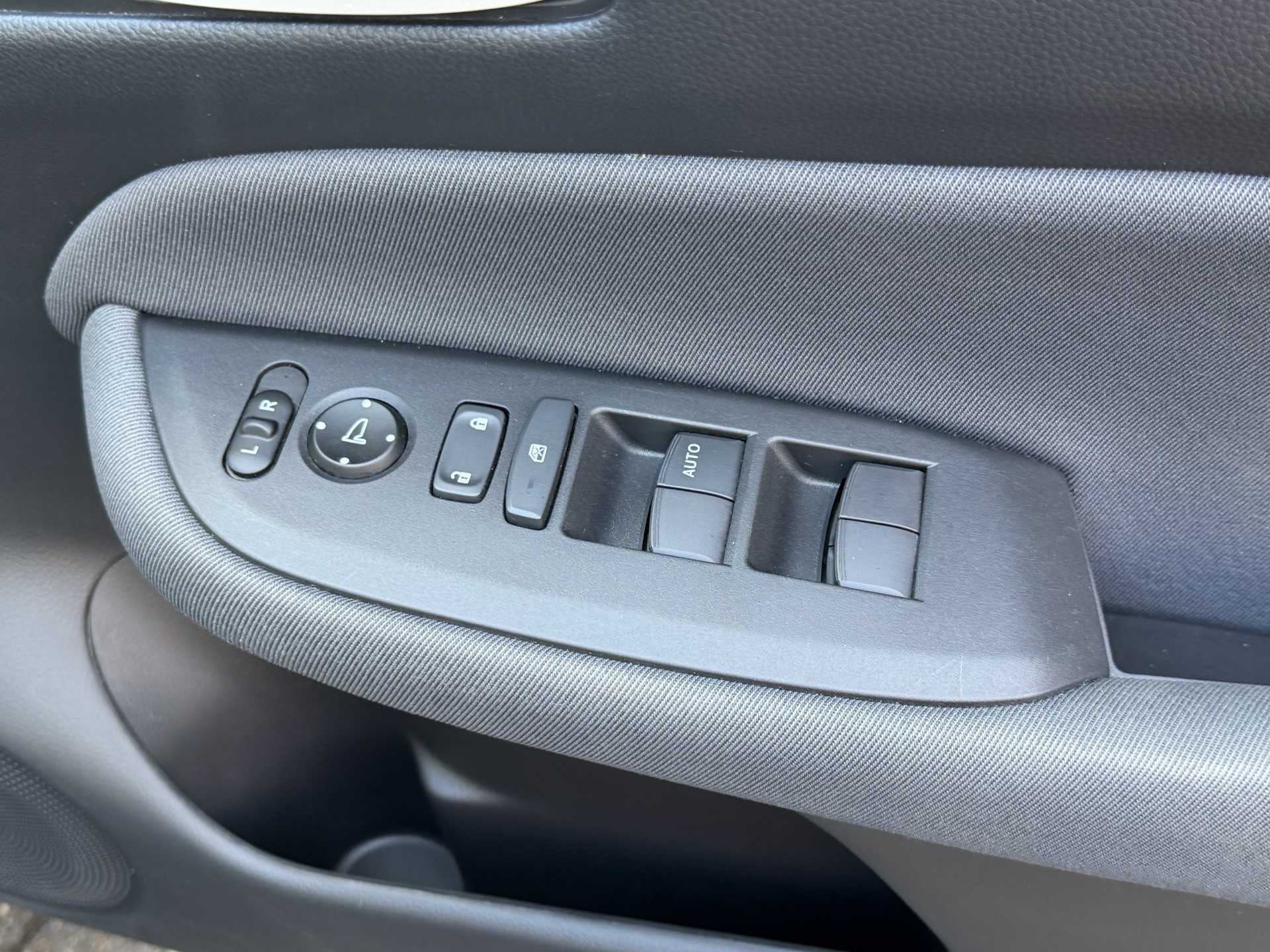Honda Jazz 1.5 i-MMD Hybrid SE 5dr eCVT — image 17