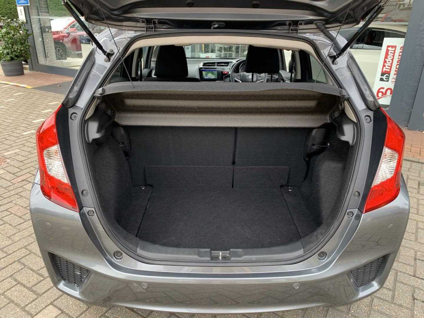 Honda JAZZ 1.3 EX Navi 5dr CVT - Image 13