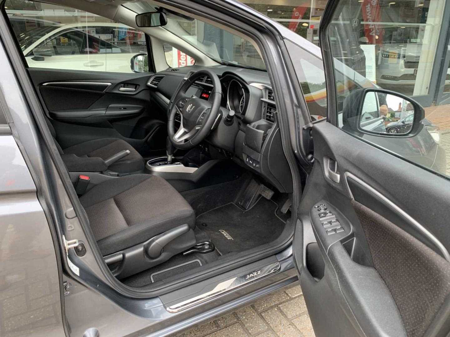 Honda JAZZ 1.3 EX Navi 5dr CVT - Image 15