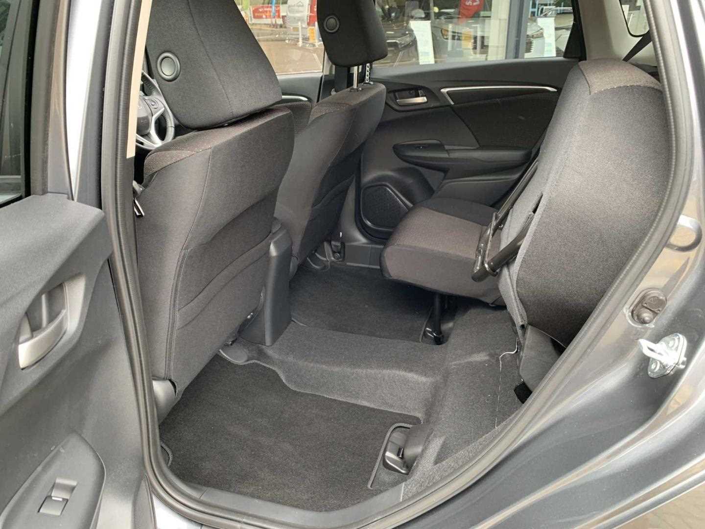 Honda JAZZ 1.3 EX Navi 5dr CVT - Image 18