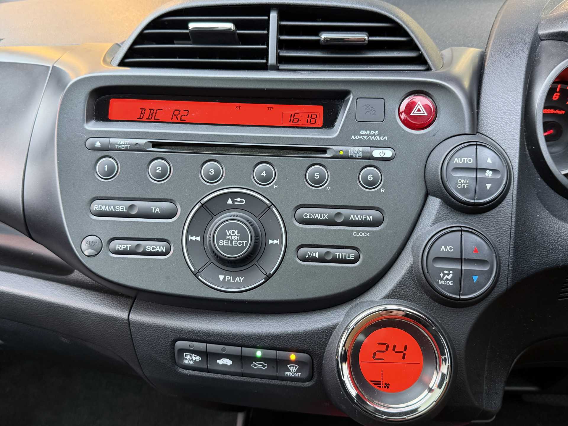 Honda Jazz 1.4 i-VTEC EX 5dr CVT - Image 14