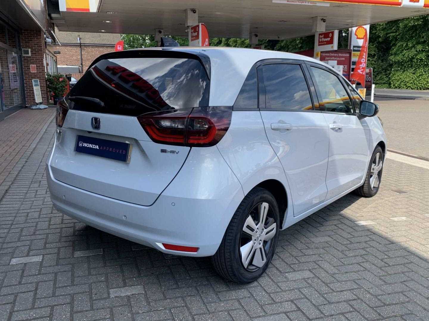 Honda JAZZ 1.5 i-MMD Hybrid EX 5dr eCVT - Image 12