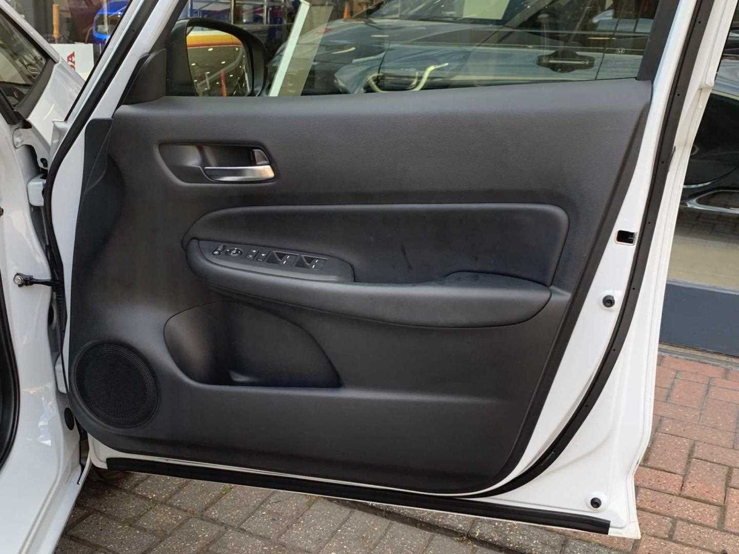 Honda JAZZ 1.5 i-MMD Hybrid EX 5dr eCVT - Image 17