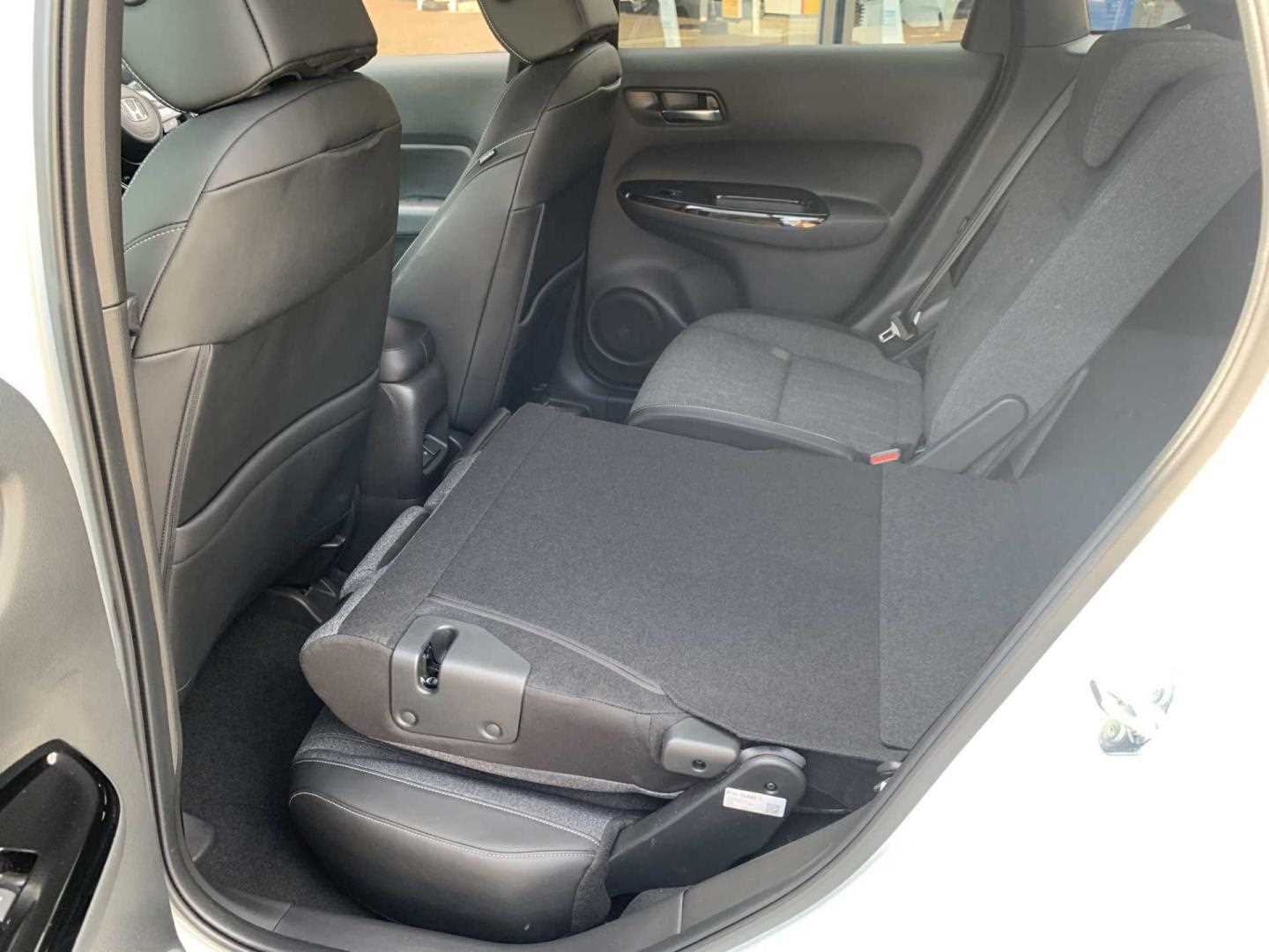 Honda JAZZ 1.5 i-MMD Hybrid EX 5dr eCVT - Image 19