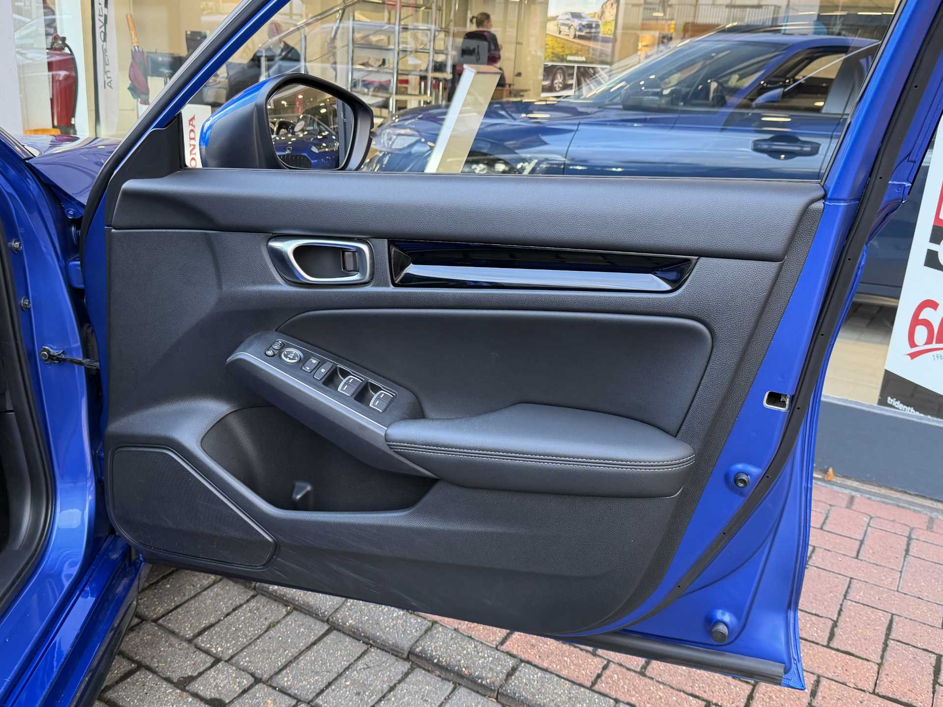 Honda Civic 2.0 eHEV Advance 5dr CVT - Image 17