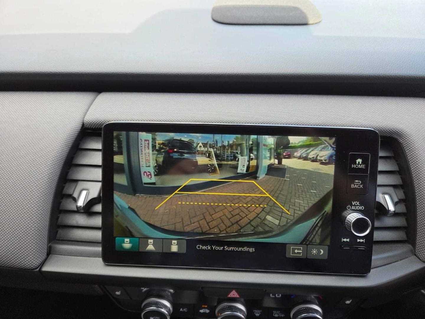 Honda JAZZ 1.5 i-MMD Hybrid Crosstar EX 5dr eCVT - Image 14