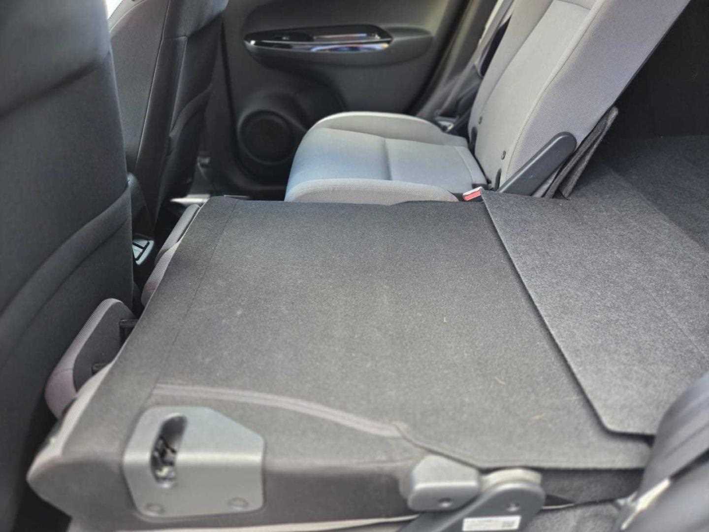 Honda JAZZ 1.5 i-MMD Hybrid Crosstar EX 5dr eCVT - Image 19