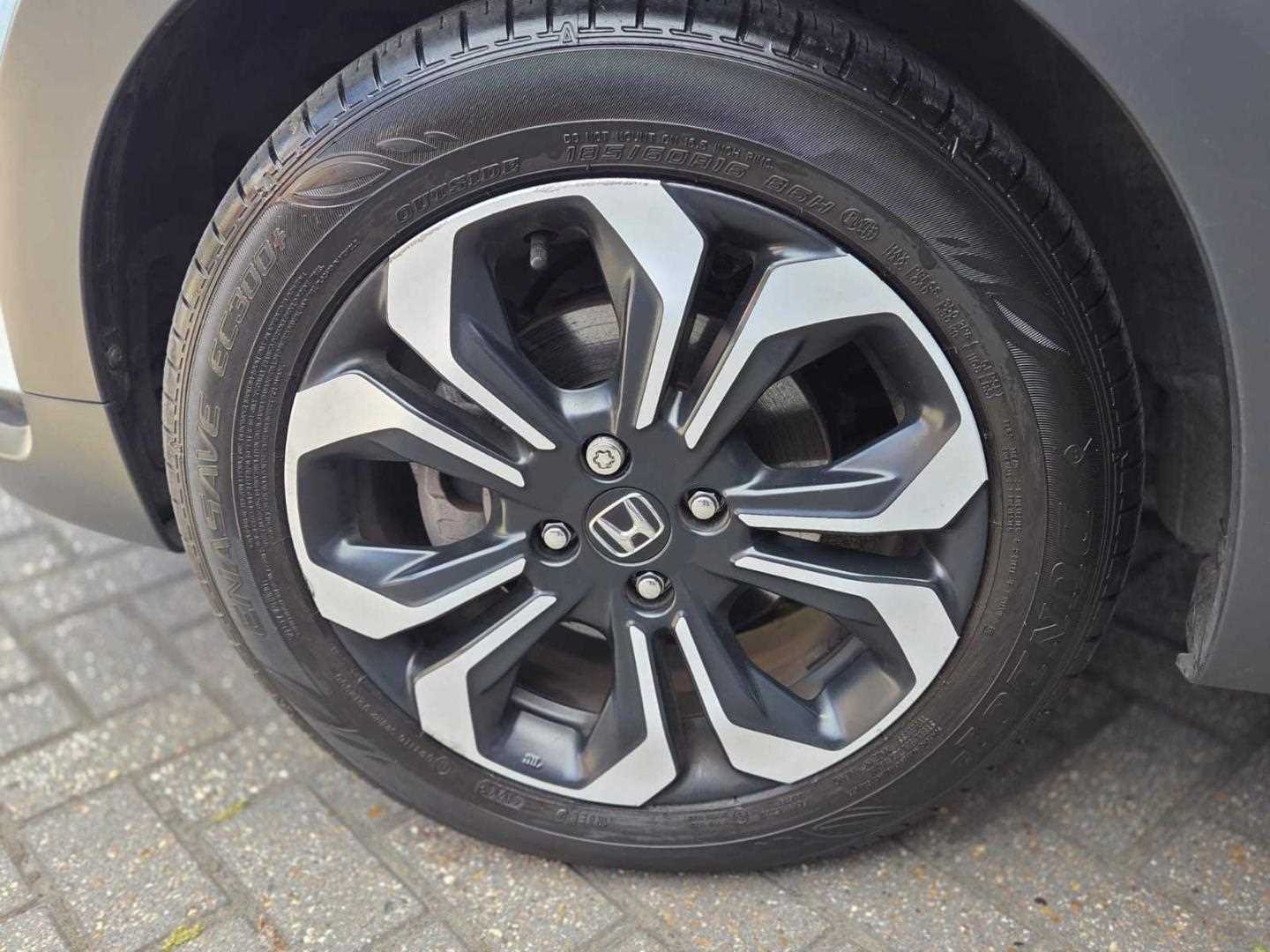 Honda JAZZ 1.5 i-MMD Hybrid Crosstar EX 5dr eCVT - Image 9
