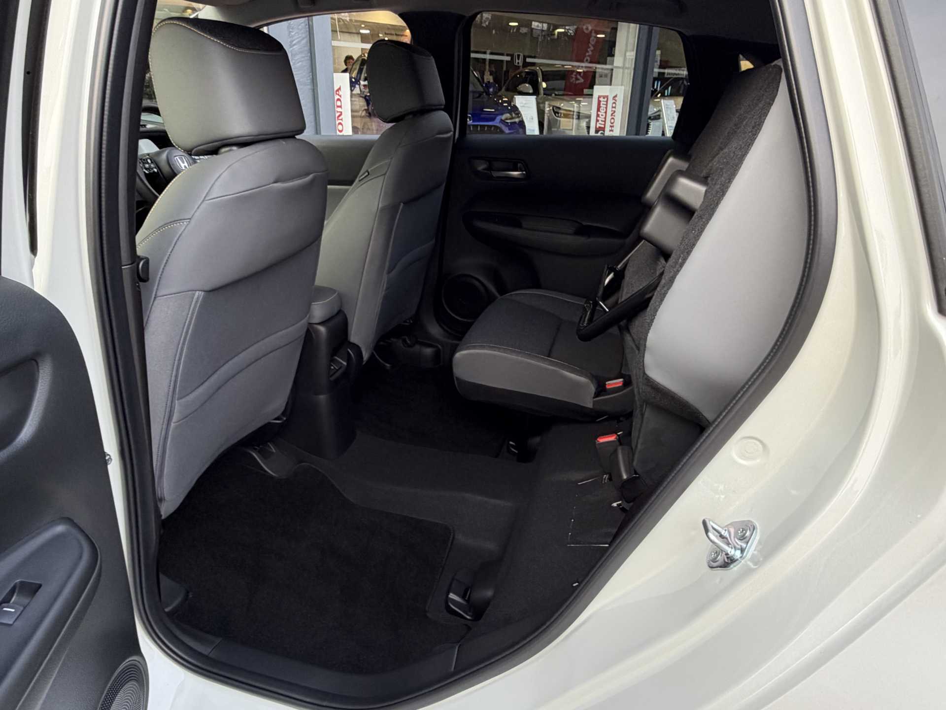 Honda Jazz 1.5 i-MMD Hybrid Advance Sport 5dr eCVT - Image 18