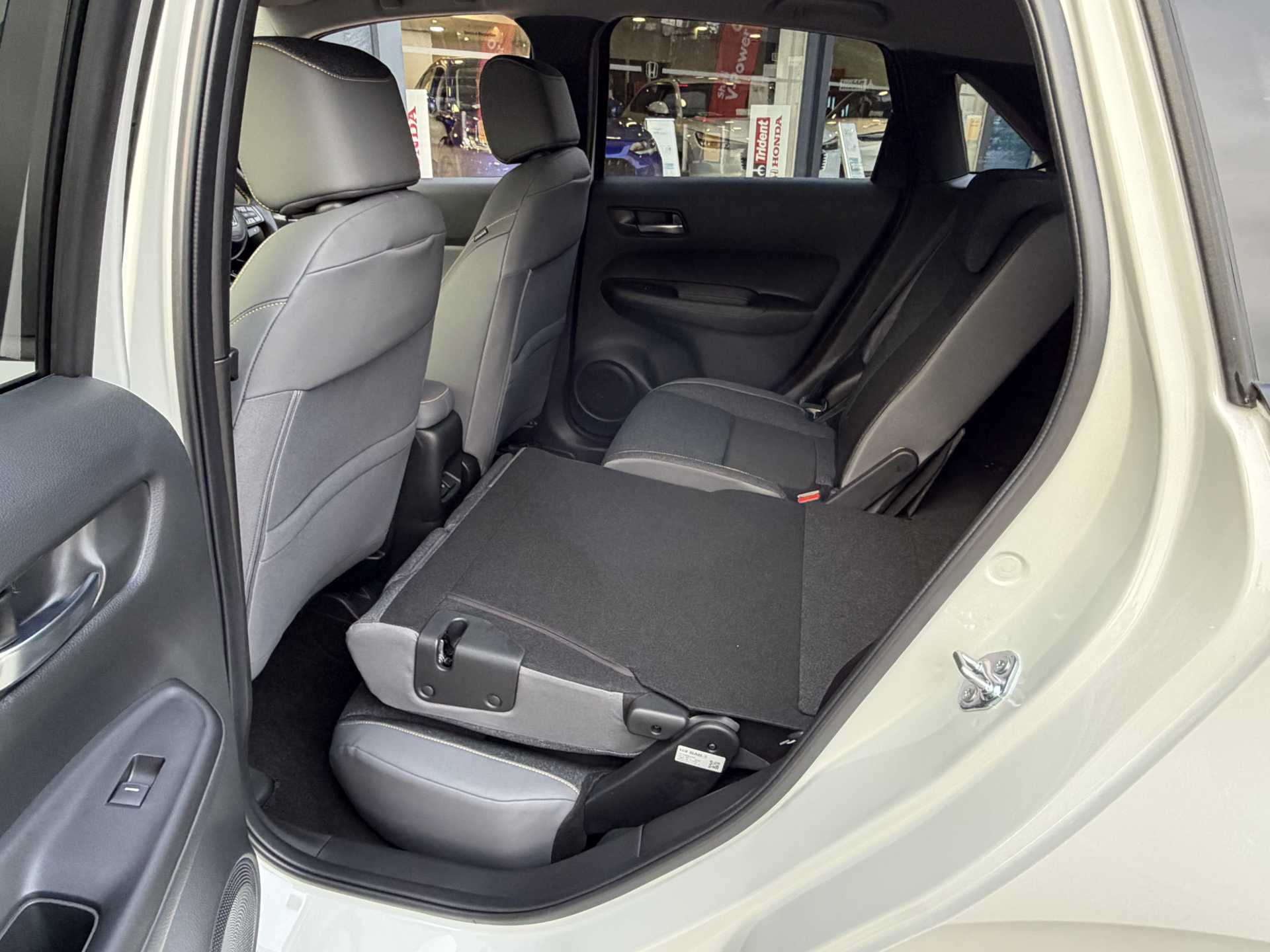 Honda Jazz 1.5 i-MMD Hybrid Advance Sport 5dr eCVT - Image 19