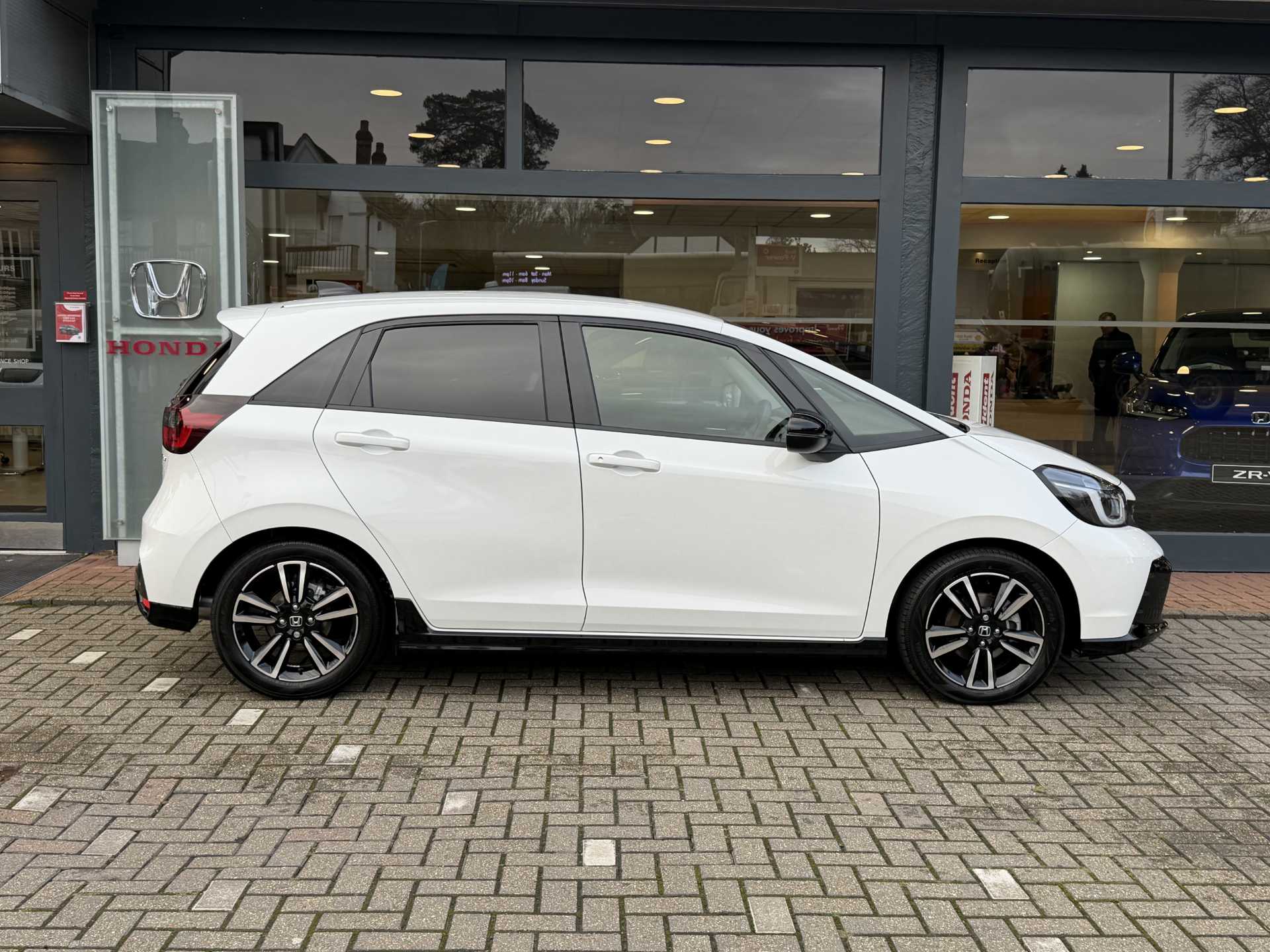 Honda Jazz 1.5 i-MMD Hybrid Advance Sport 5dr eCVT - Image 5