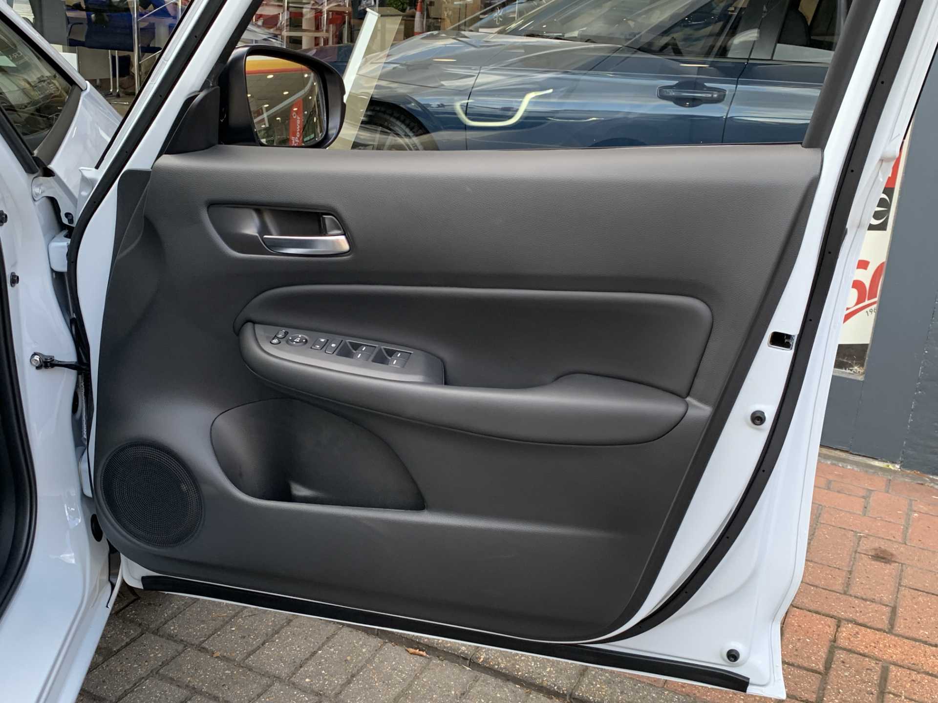 Honda Jazz 1.5 i-MMD Hybrid Advance 5dr eCVT - Image 17
