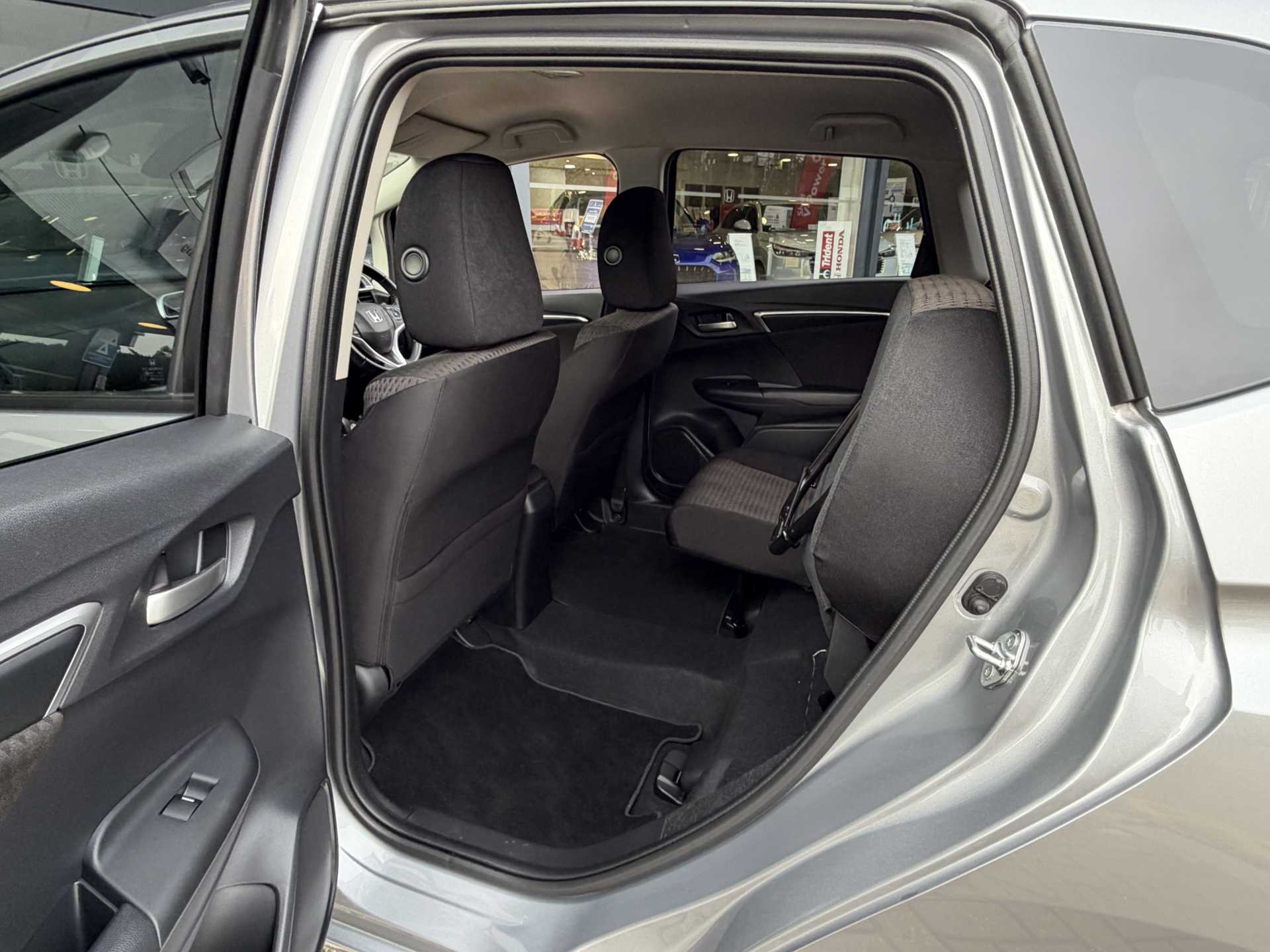 Honda Jazz 1.3 i-VTEC EX Navi 5dr - Image 18