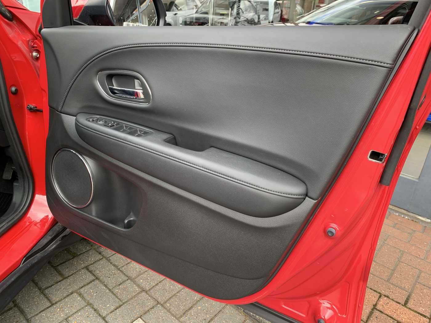 Honda HR-V 1.5 i-VTEC EX 5dr - Image 17