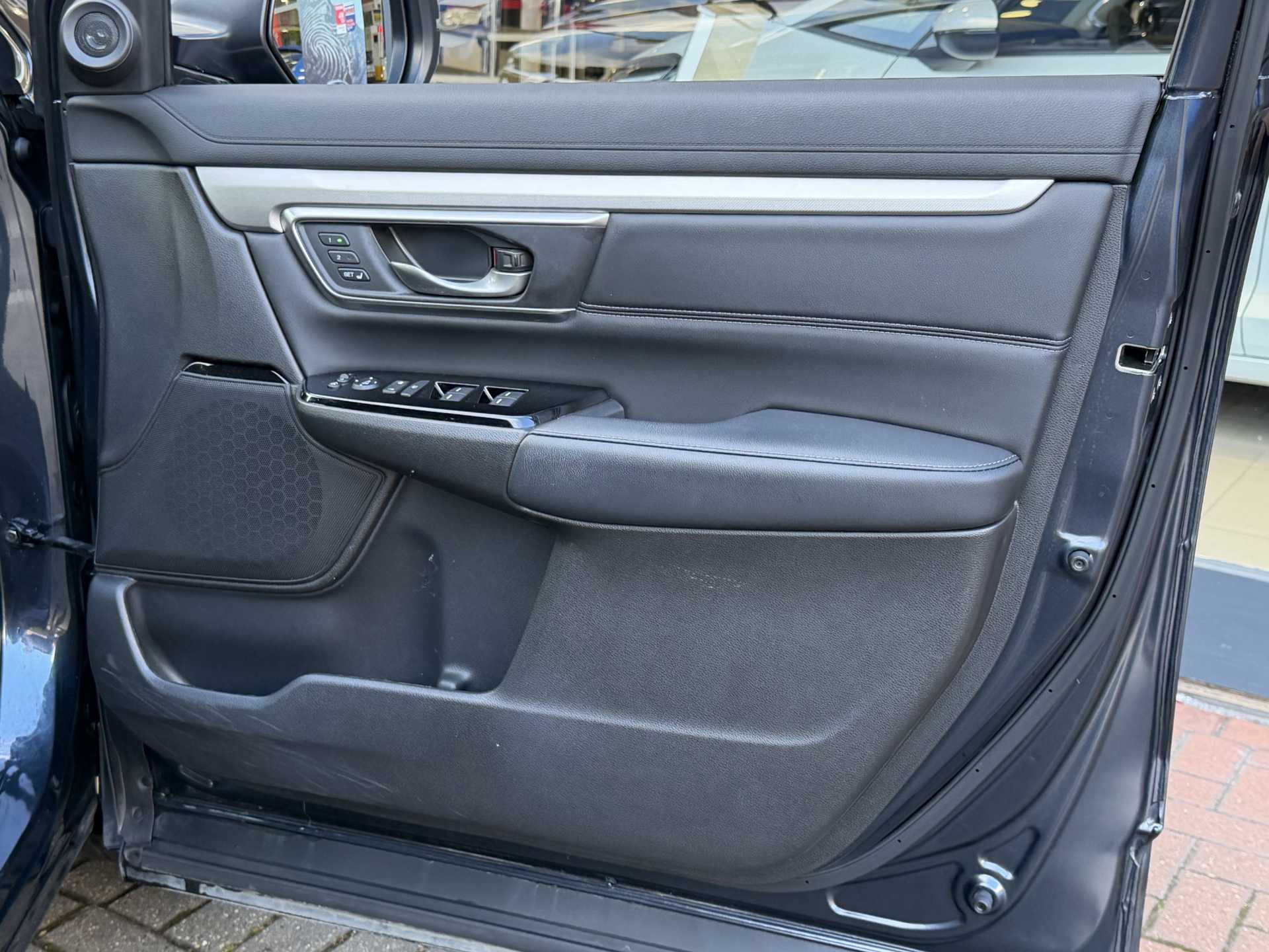 Honda CR-V 2.0 i-MMD Hybrid EX 5dr eCVT - Image 17