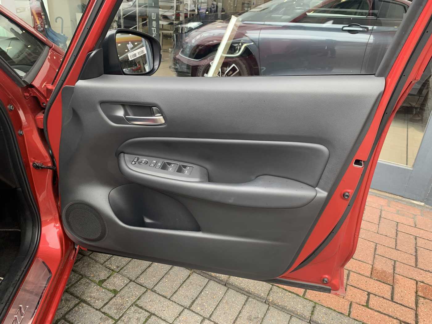 Honda Jazz 1.5 i-MMD Hybrid EX 5dr eCVT - Image 17