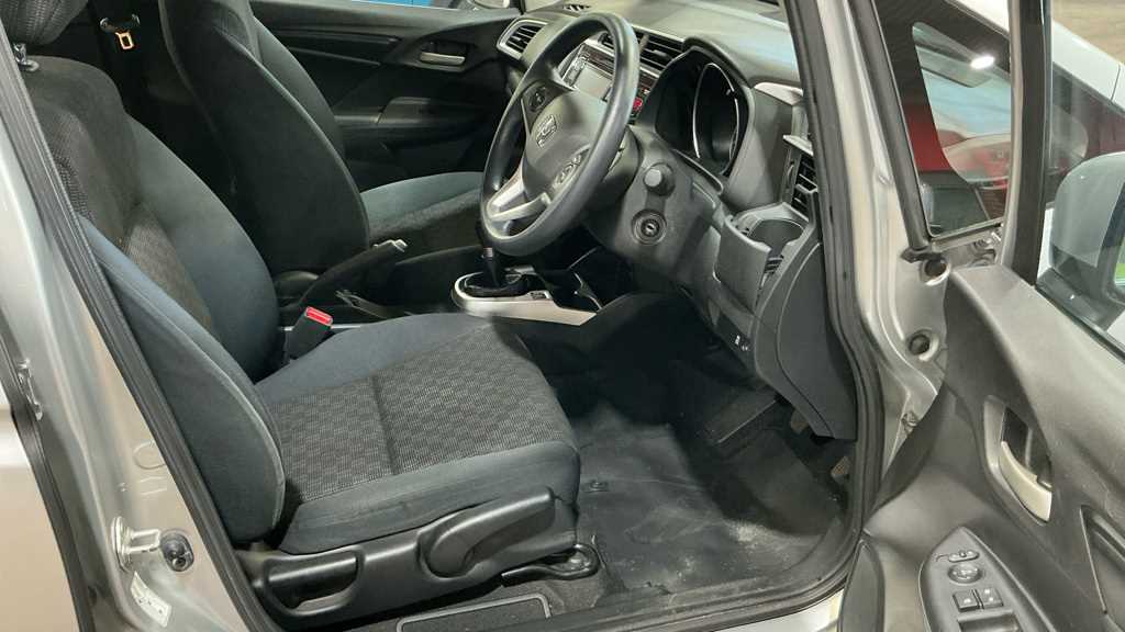 Honda JAZZ 1.3 S 5dr - Image 2