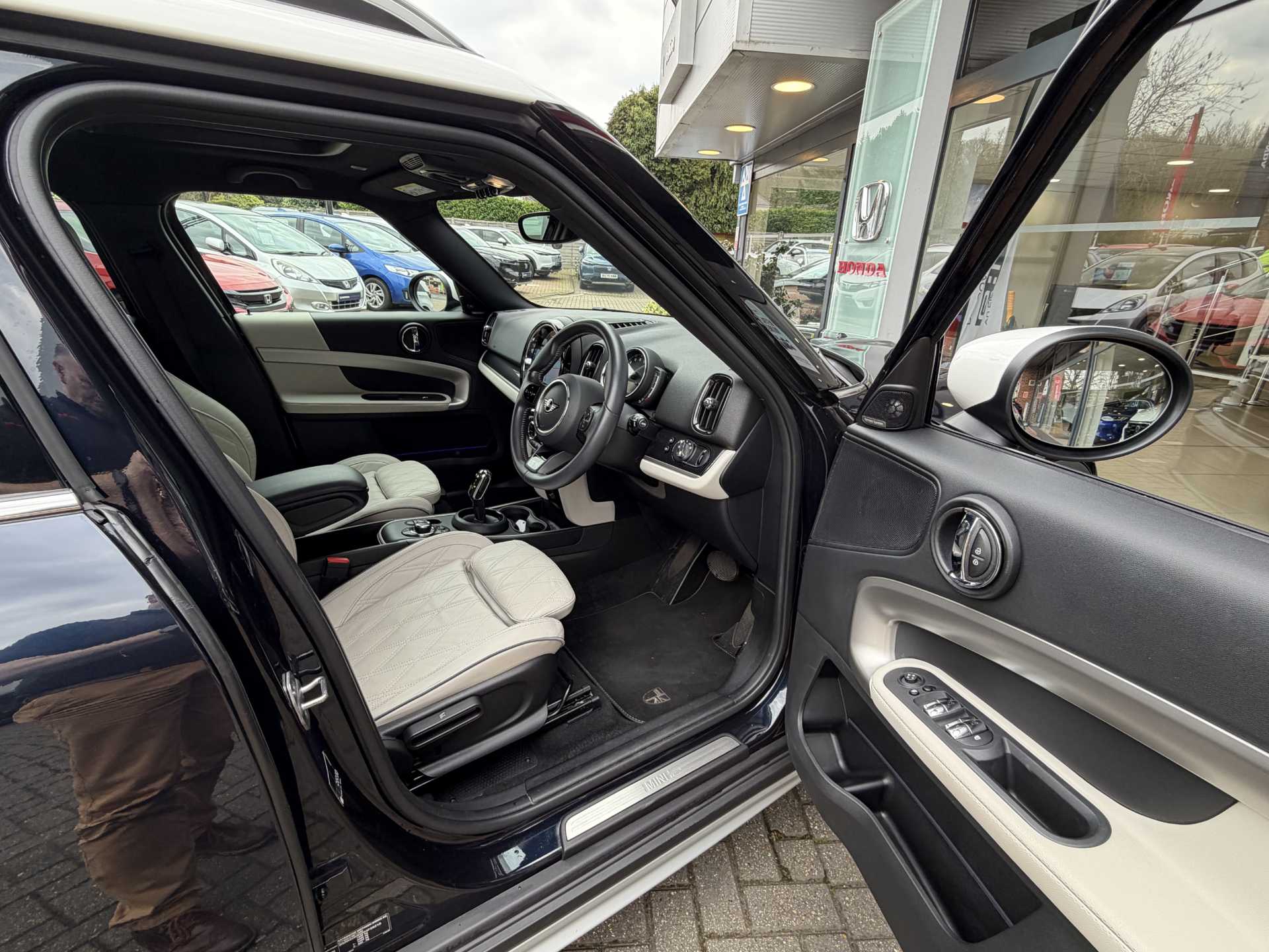 MINI COUNTRYMAN 1.5 Cooper Exclusive Premium Plus 5dr Auto - Image 15