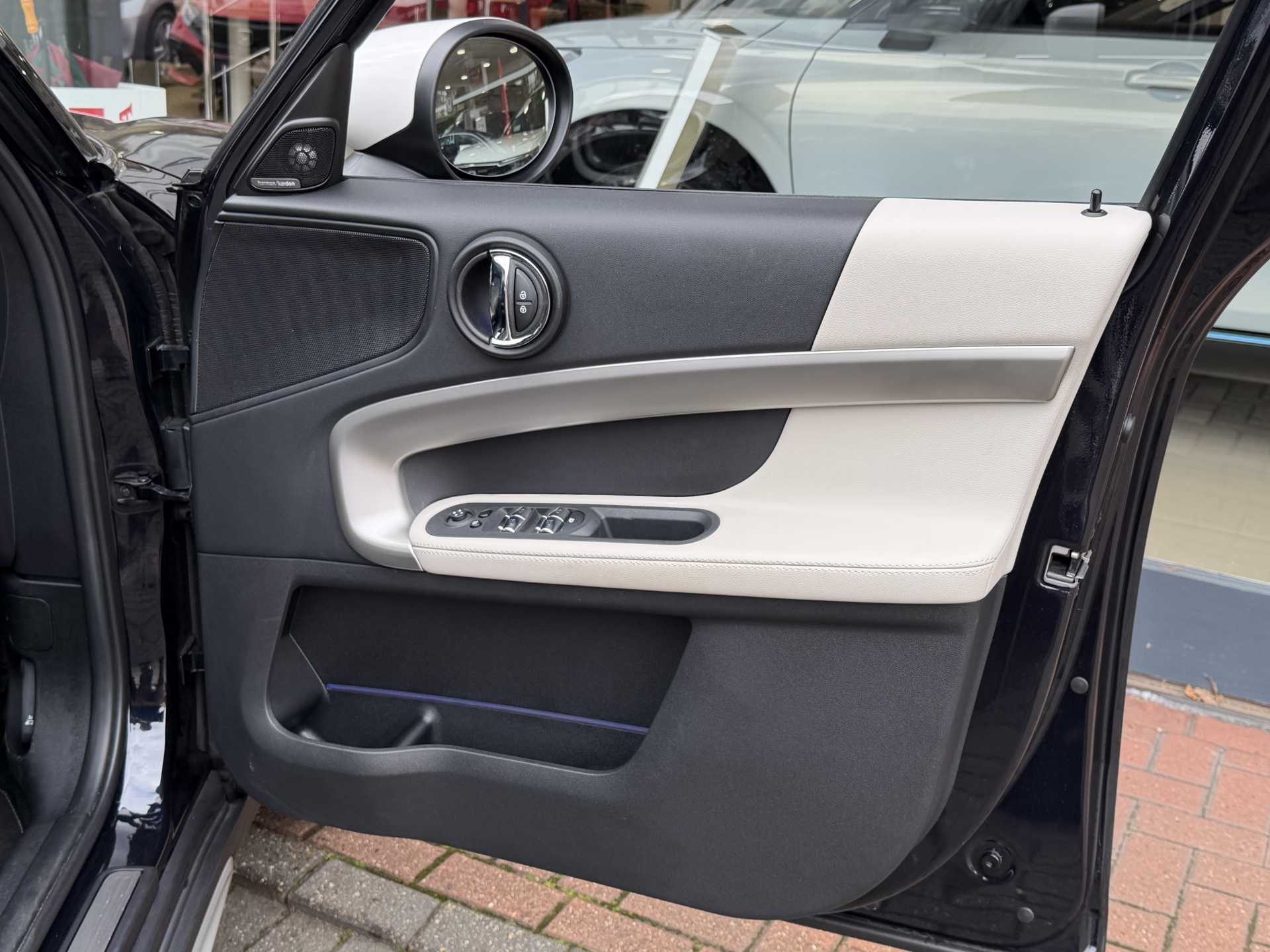 MINI COUNTRYMAN 1.5 Cooper Exclusive Premium Plus 5dr Auto - Image 17