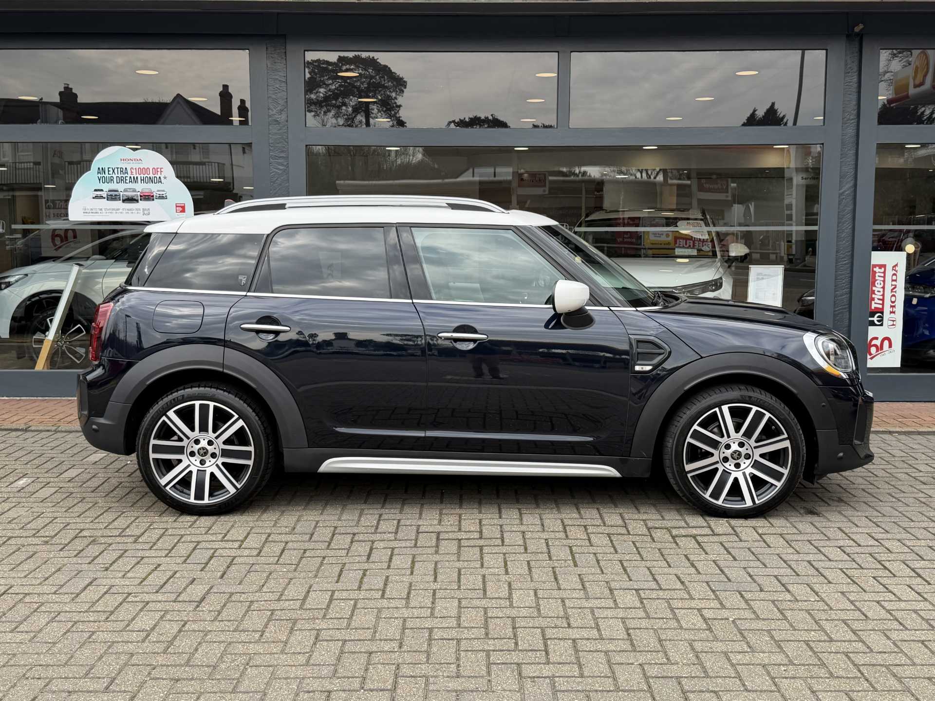 MINI COUNTRYMAN 1.5 Cooper Exclusive Premium Plus 5dr Auto - Image 5