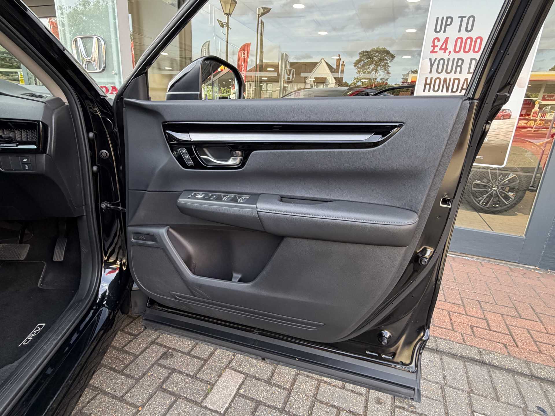 Honda CR-V 2.0 eHEV Advance 5dr eCVT — image 17