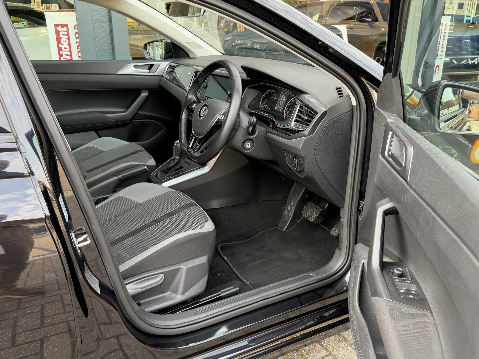 Volkswagen POLO 1.0 TSI 115 SEL 5dr DSG - Image 15