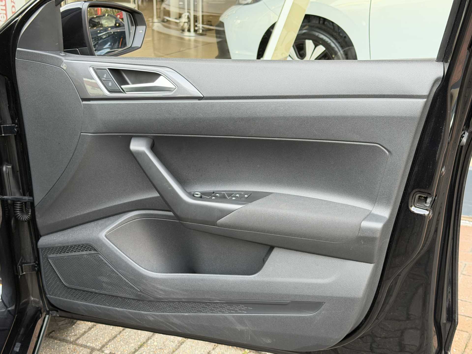 Volkswagen POLO 1.0 TSI 115 SEL 5dr DSG - Image 17