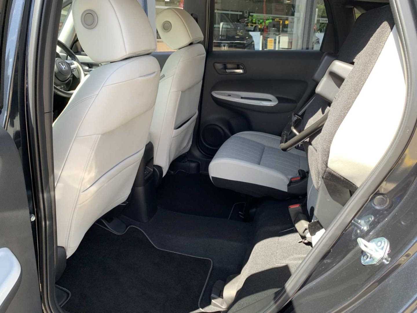 Honda JAZZ 1.5 i-MMD Hybrid EX Style 5dr eCVT - Image 18